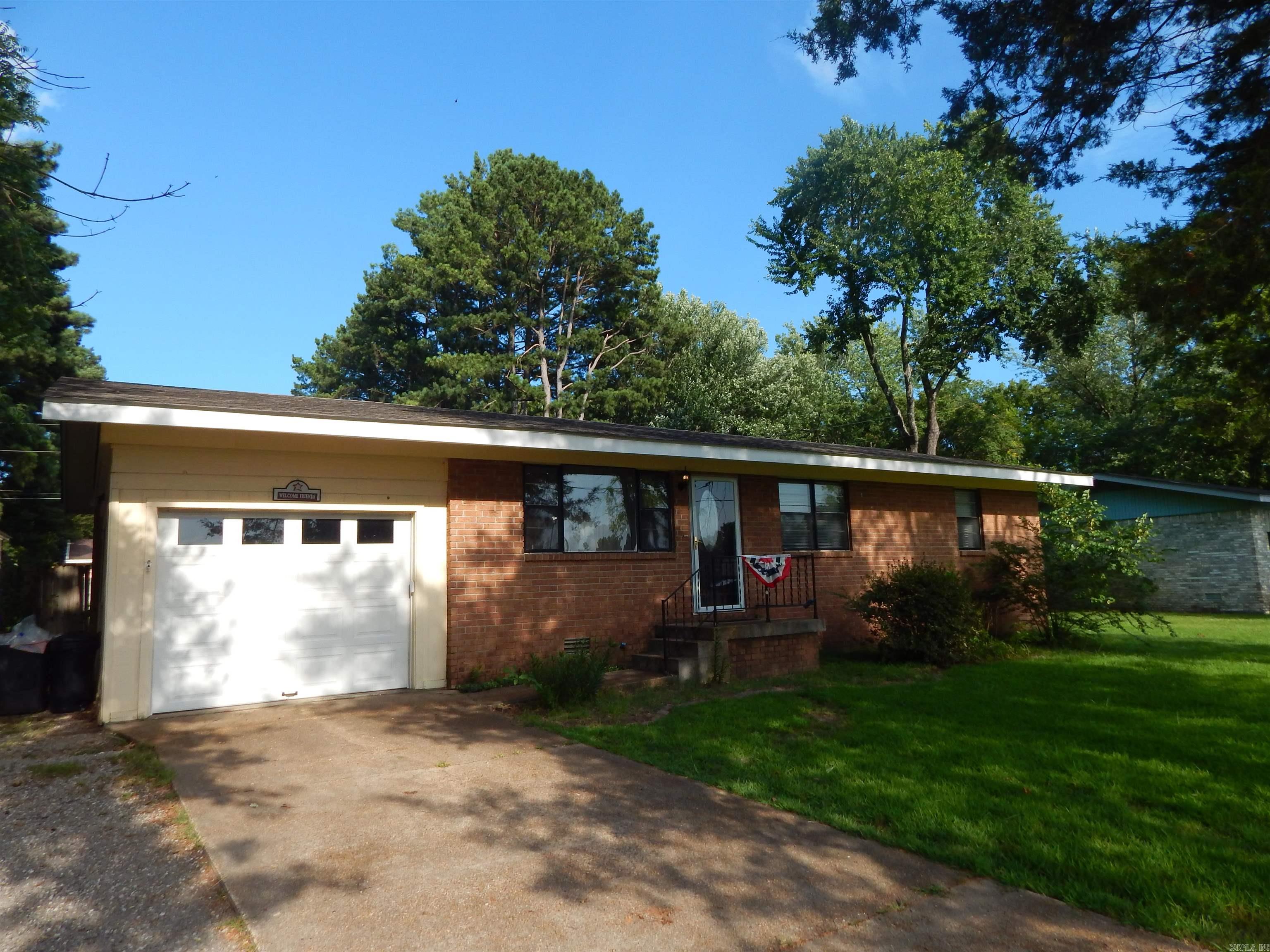 Well-maintained home with a large shop in a fantastic location! Conveniently located near shopping, this property also offers easy access to Greers Ferry Lake and the Little Red River, making it perfect for those who love boating, fishing, and the outdoors. Whether you're looking for a full-time residence or a weekend retreat, this home combines comfort, convenience, and plenty of space for hobbies, storage, or projects.