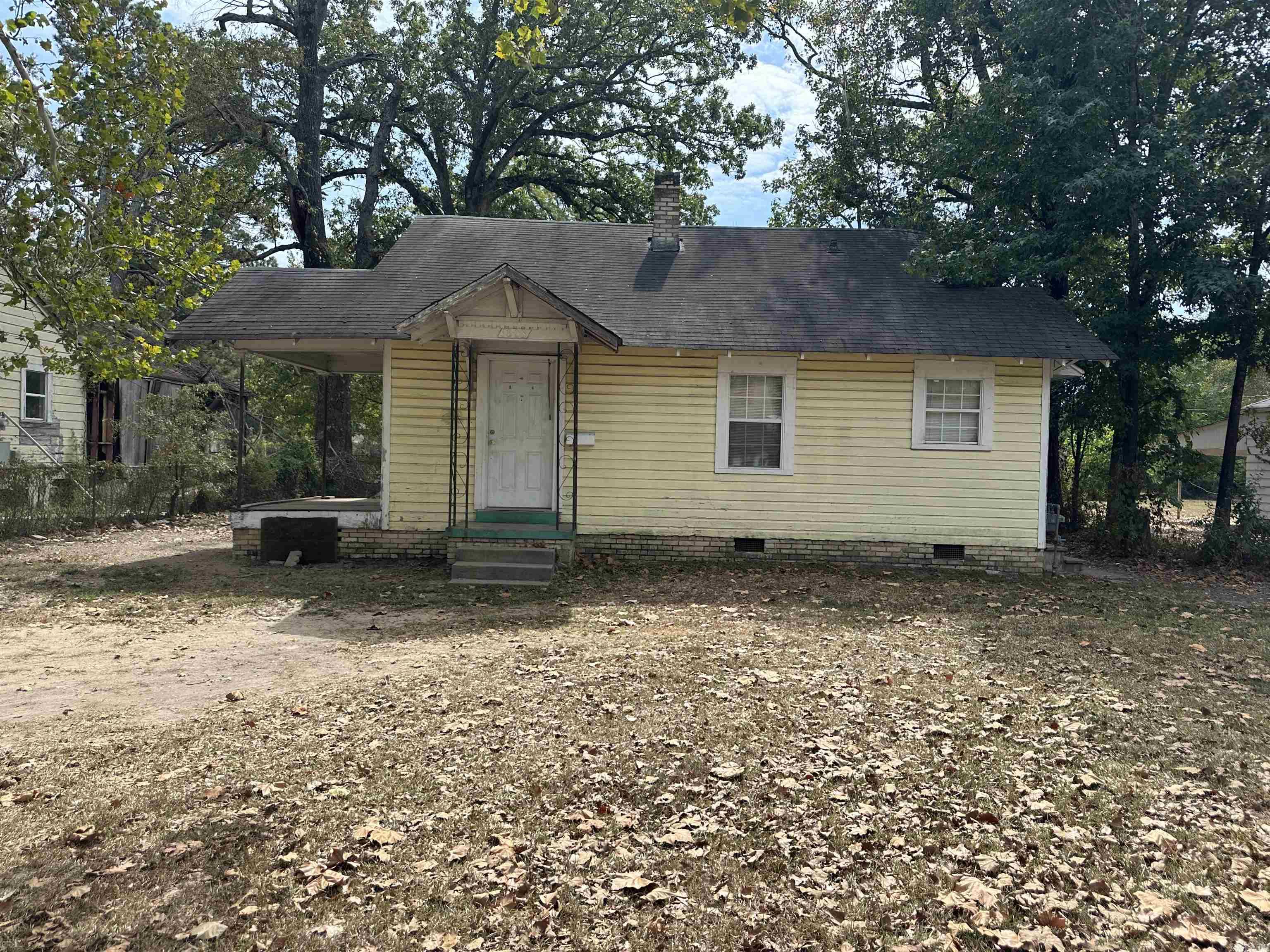 2 bed, 2 bath home. To apply please go to our website and fill out a application.