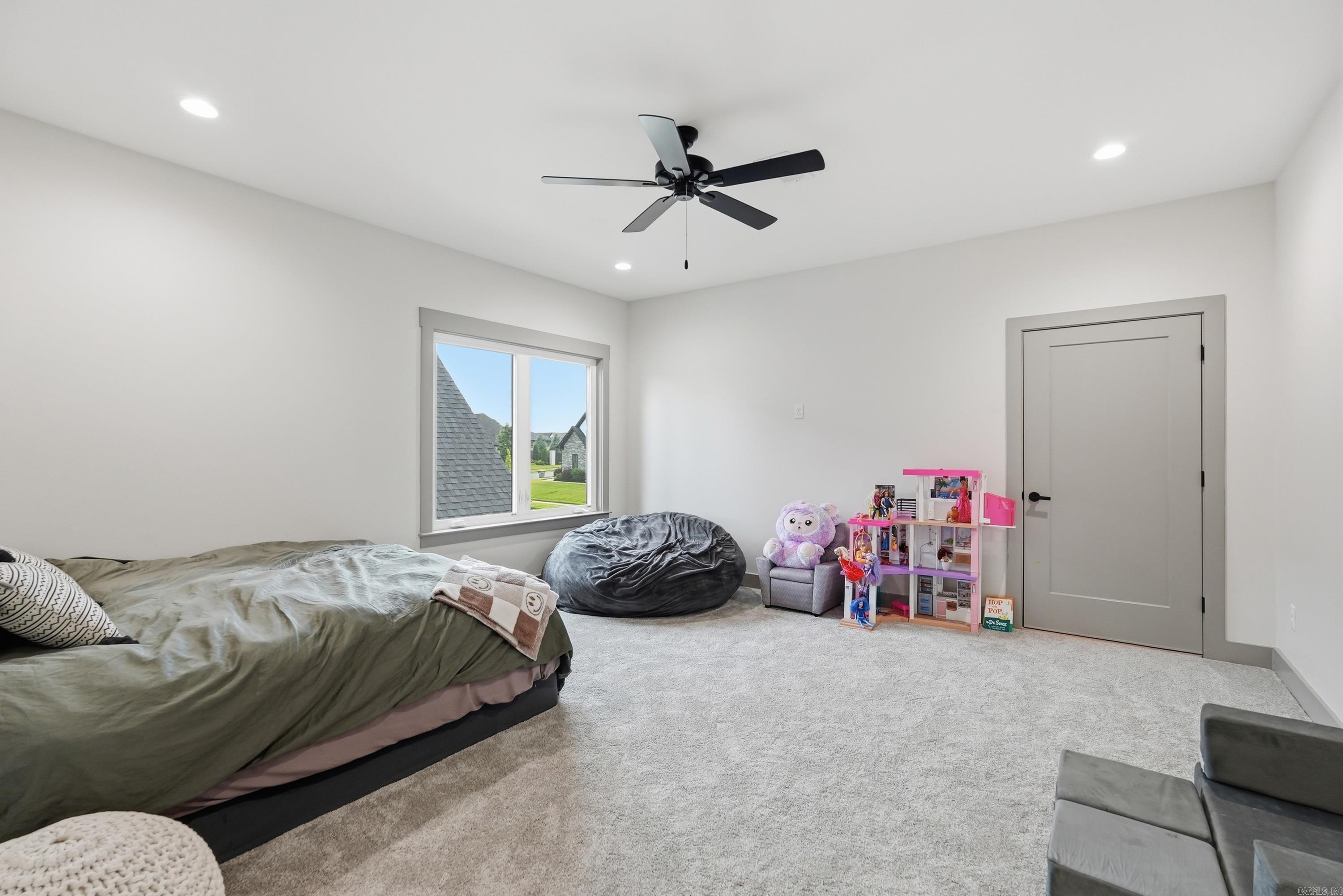 THE POINTE HURRICANE ESTATES - Residential