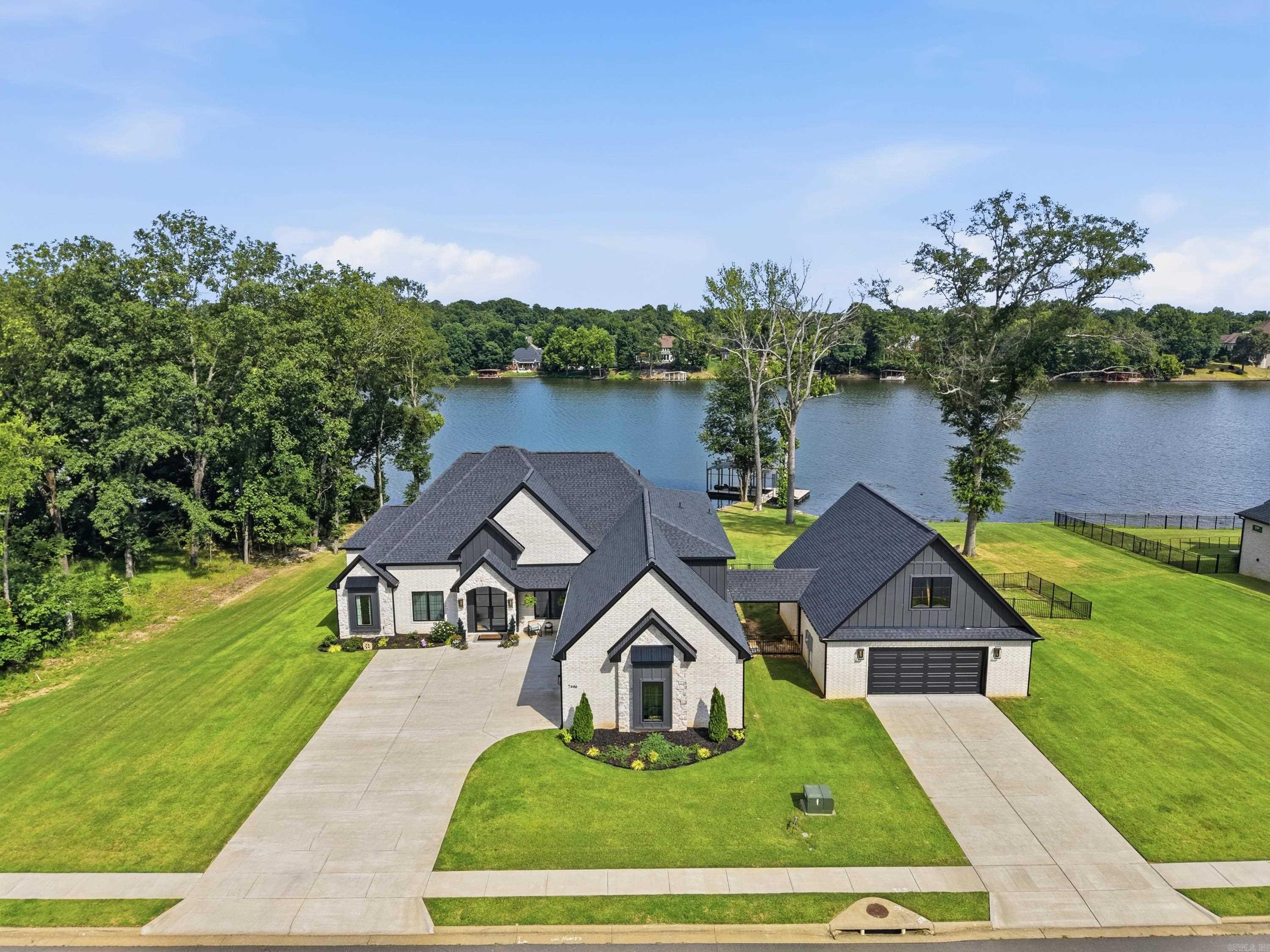 THE POINTE HURRICANE ESTATES - Residential