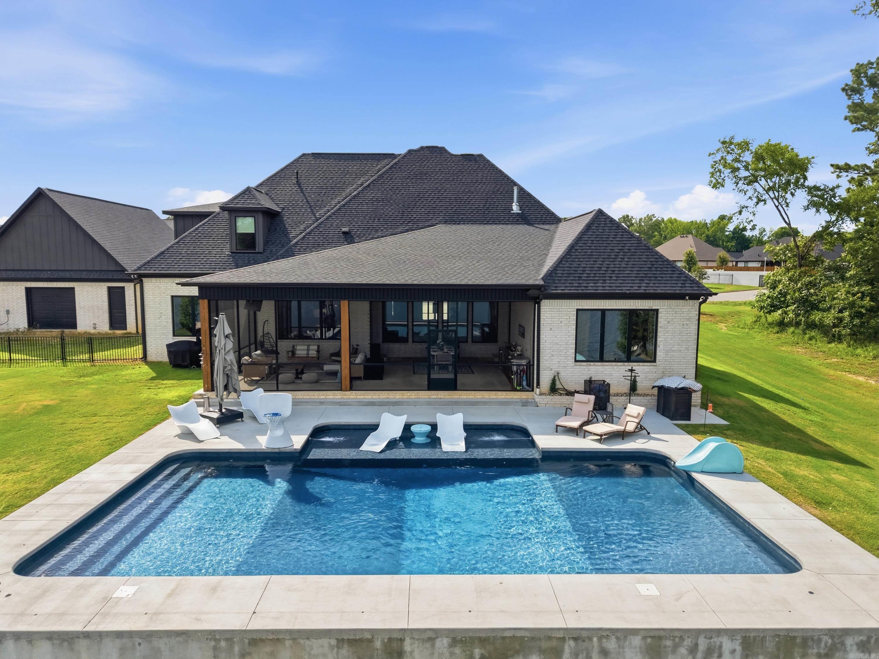 THE POINTE HURRICANE ESTATES - Residential