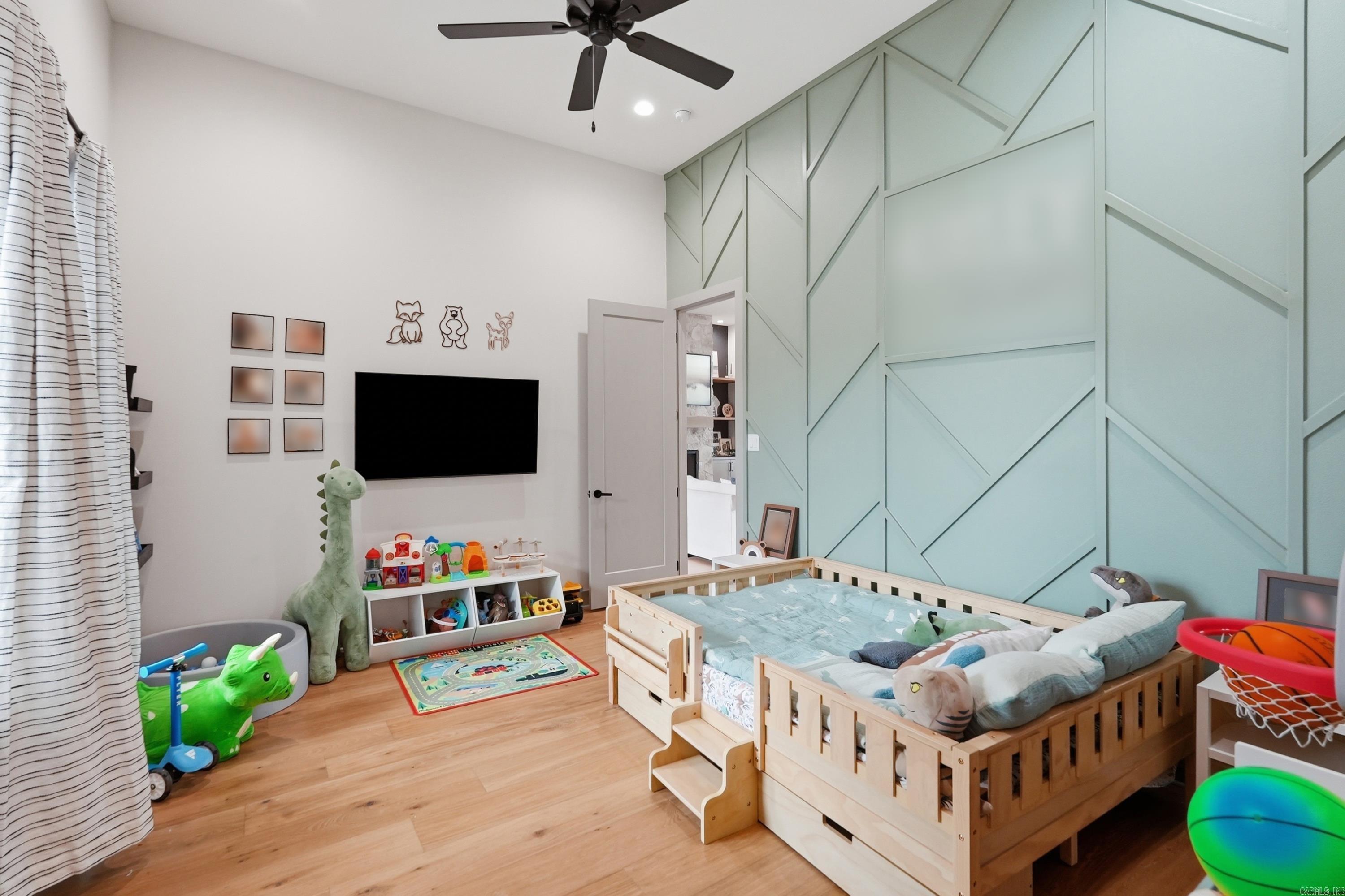 THE POINTE HURRICANE ESTATES - Residential