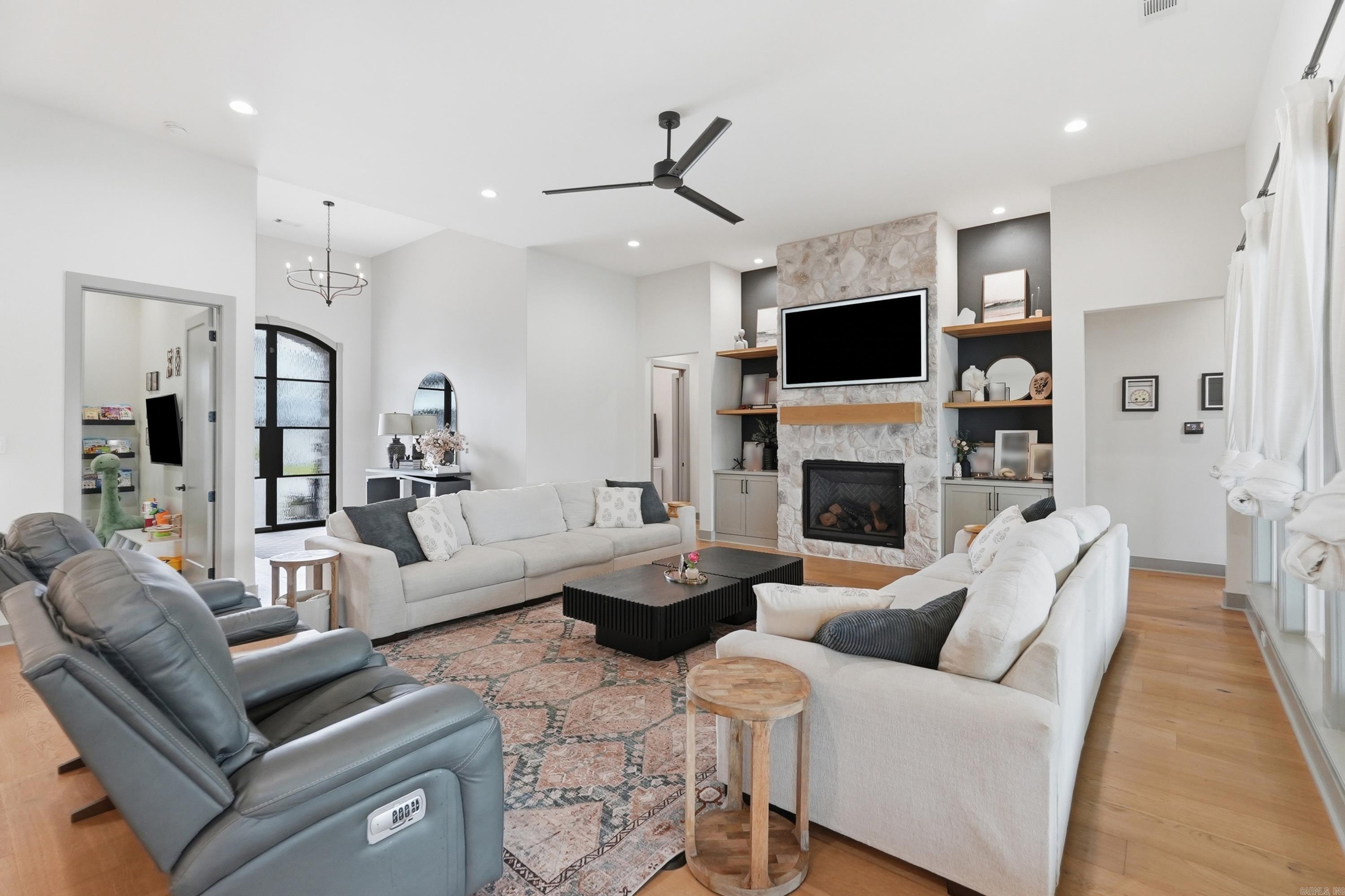 THE POINTE HURRICANE ESTATES - Residential