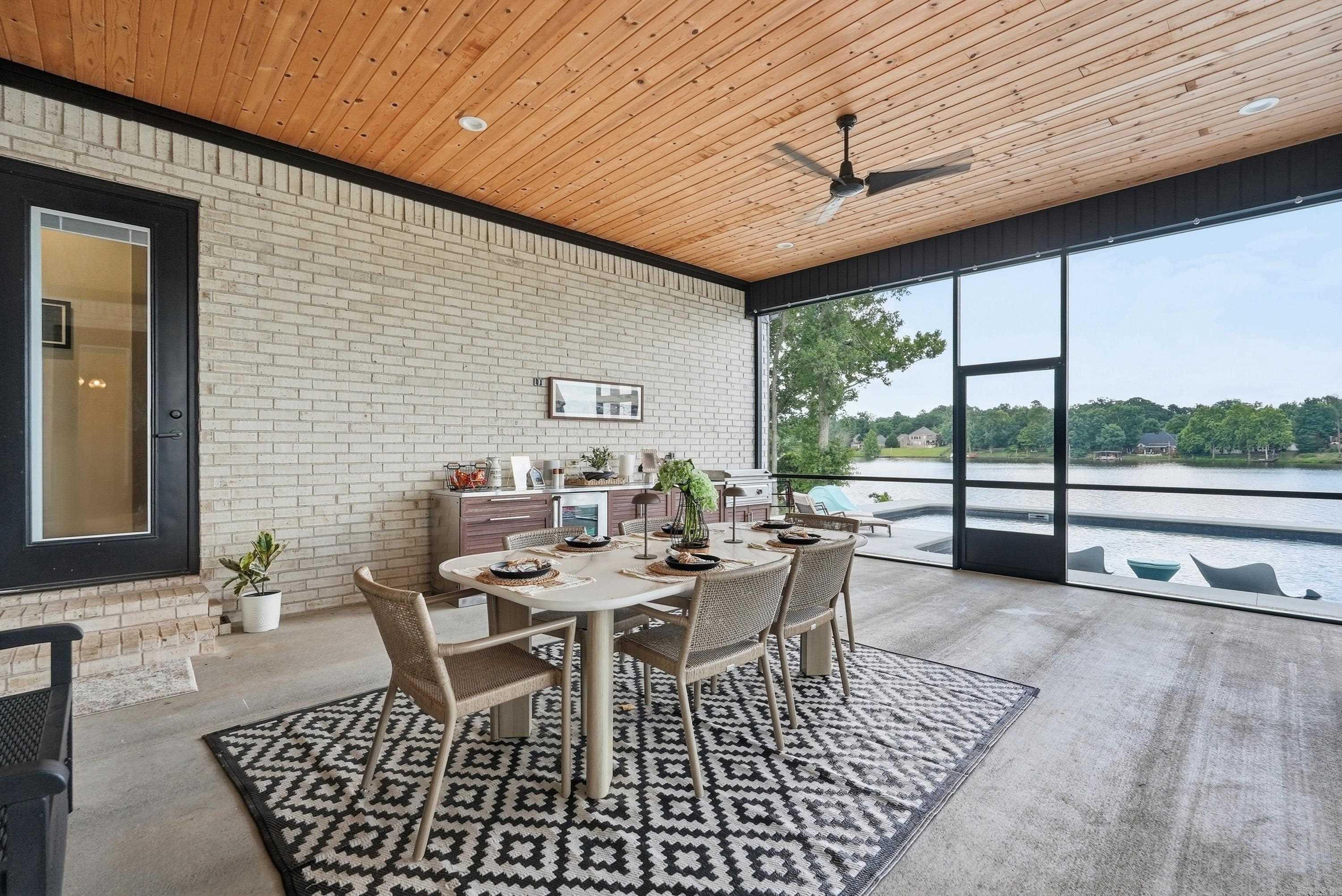 THE POINTE HURRICANE ESTATES - Residential