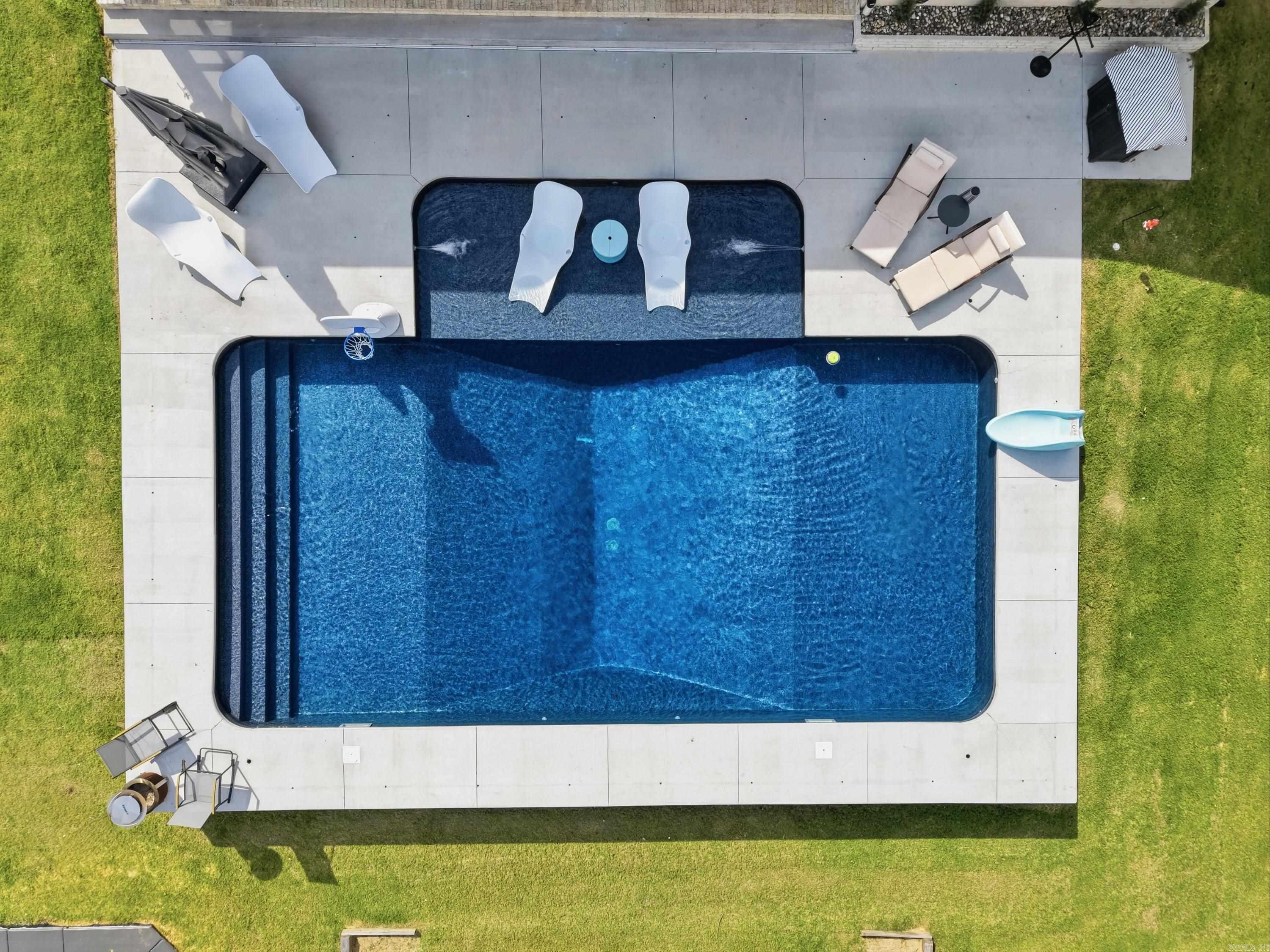 THE POINTE HURRICANE ESTATES - Residential