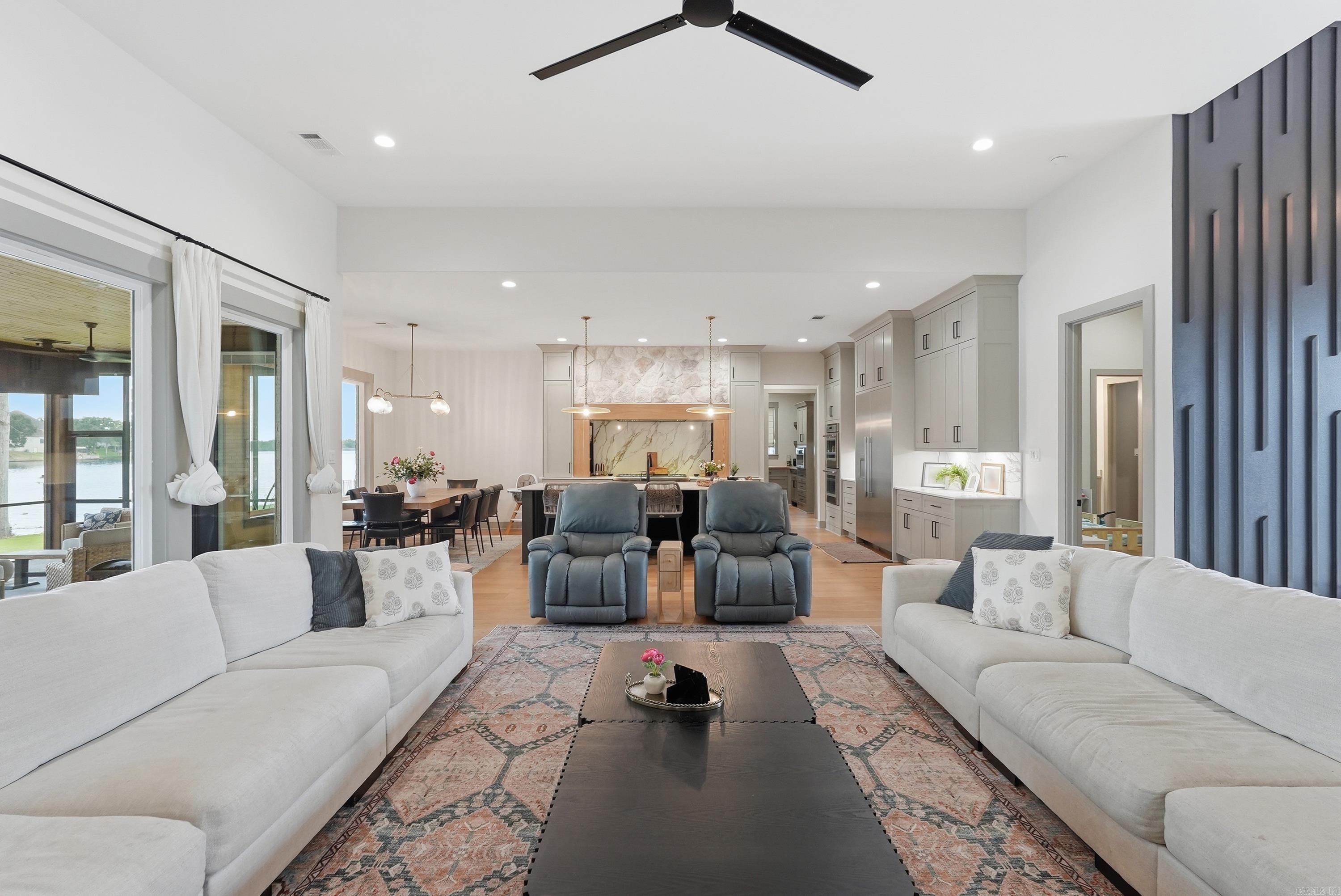 THE POINTE HURRICANE ESTATES - Residential
