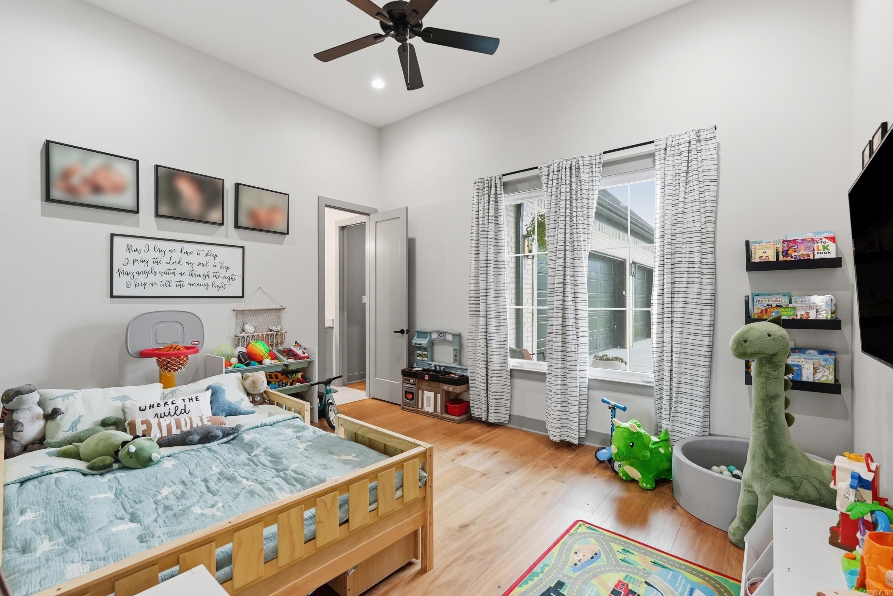 THE POINTE HURRICANE ESTATES - Residential
