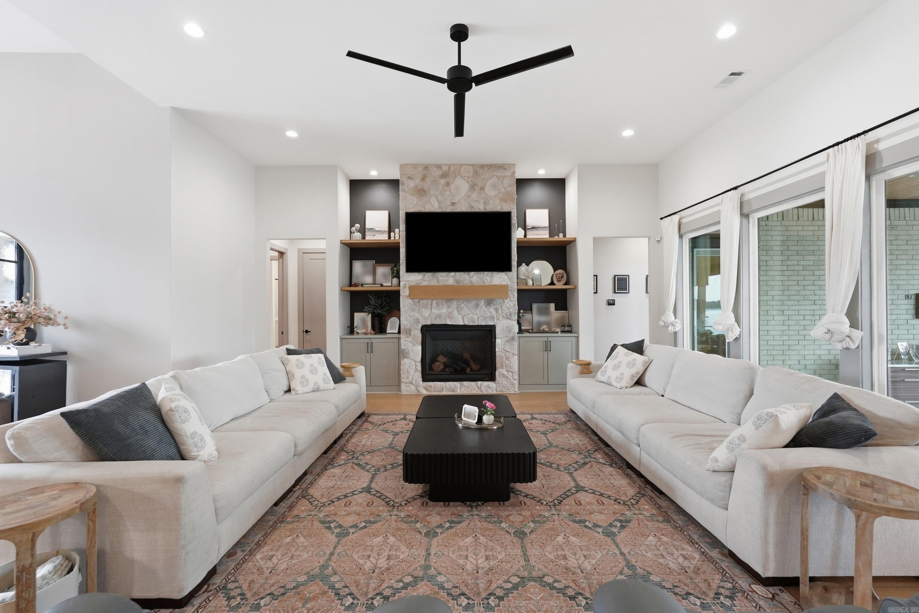 THE POINTE HURRICANE ESTATES - Residential