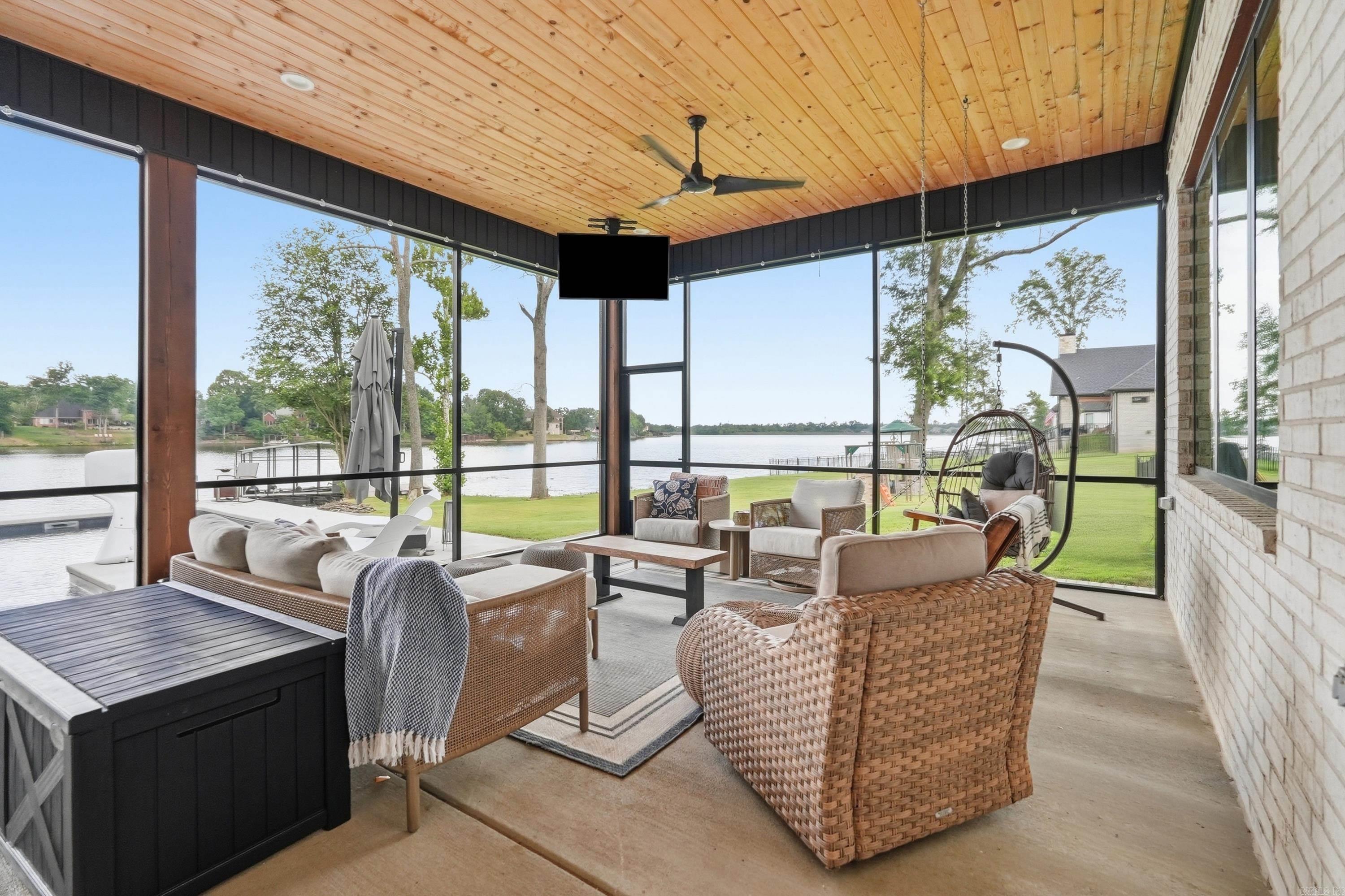 THE POINTE HURRICANE ESTATES - Residential