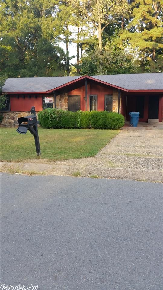 This home  has great potential in a very quiet area and priced to sell, Great for first time homebuyers, or investors, cheaper than rent, call and let me compare figures for you.