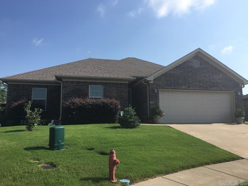 All brick home in cul de sac in the convenient North Haven neighborhood.  Fully fenced, gutters, and extensive landscaping.  Brand new fully insulated heated/cooled sun room.  Granite counters in an over sized kitchen,  Refrigerator, washer/dryer, bar stools all convey.  U-verse internet.