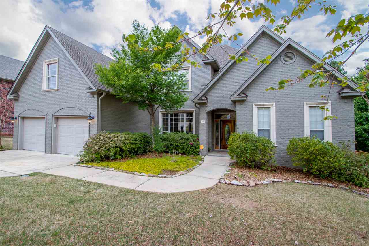 Great 4 Bed Room House with tons of space, great location on a cul-de-sac.  Huge bonus/play room/media room.  Master suite is on the main level with see through fire place, Great bathroom and Big custom closet.    Big bed rooms, Big back deck  open kithchen and eating area with see through fire place.