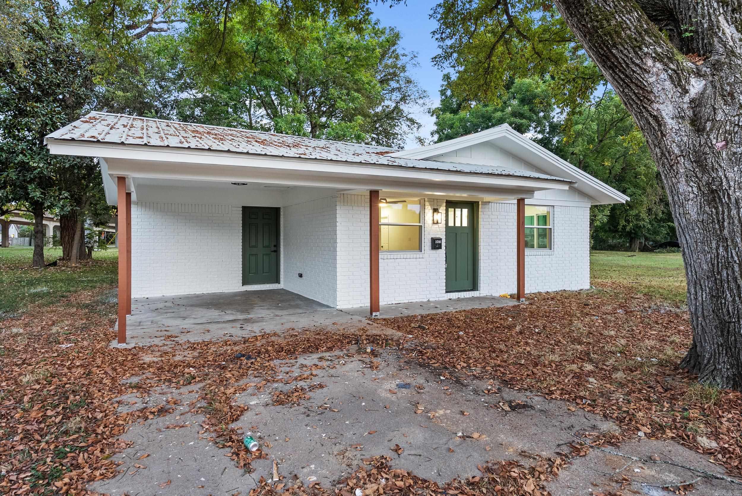 Amazing opportunity to own a remodeled home at a great price. Open floor plan with all new luxury vinyl floors throughout. New fixtures, new appliances, new windows, new HVAC condenser, new granite countertops, and so much more! New sliding door that lets in tons of natural light off the dining area. The large laundry room could also double as an office. The bathroom features a shower with custom wall tile. Metal roof, which could help save on your monthly insurance costs. Great location with easy access to downtown Newport. Some photos are virtually staged.