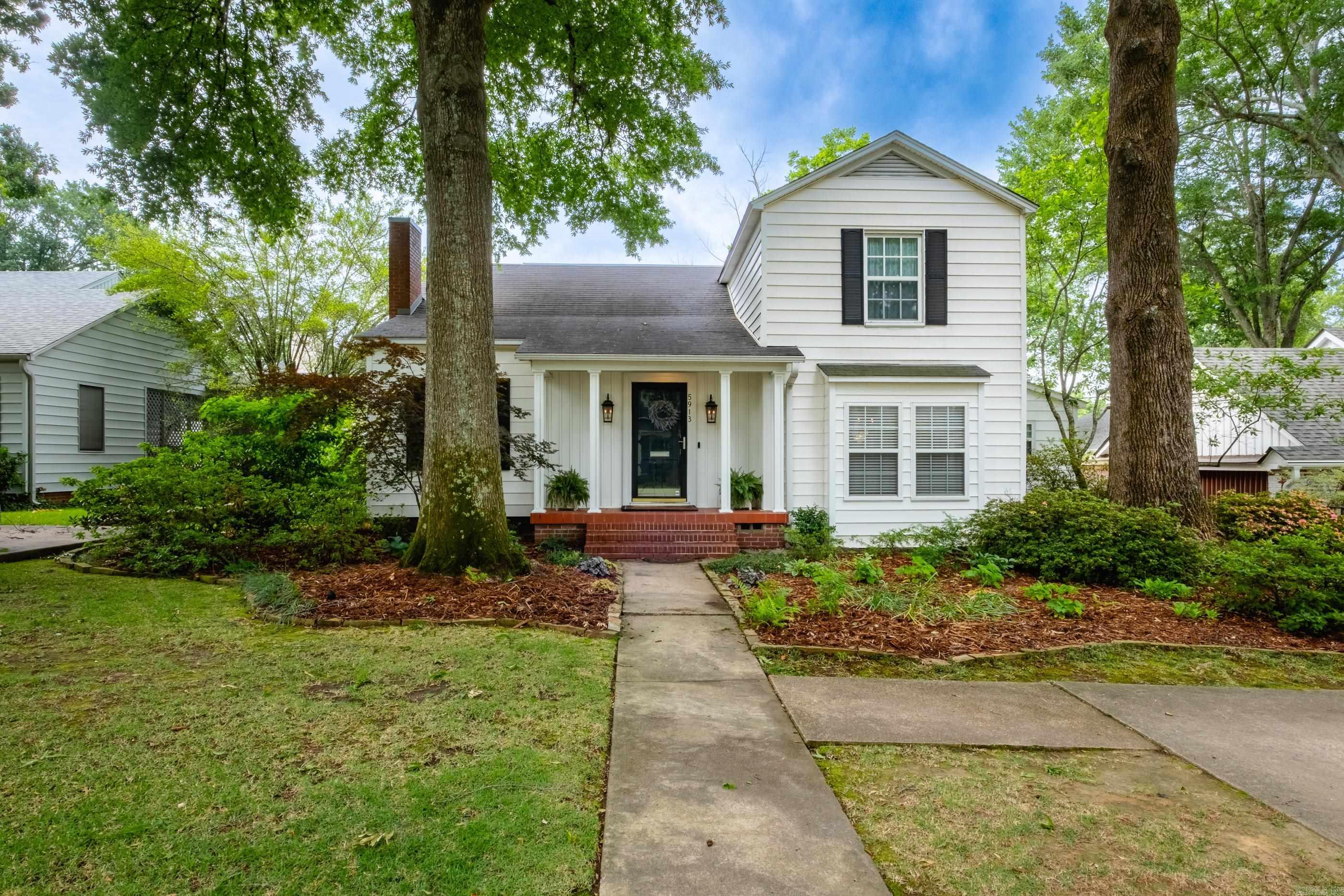 Darling Heights cottage with so many updates. Warm and wonderful two-story with bright, open floorplan. Perfect for family living and entertaining. Large flat backyard and super special screened-in porch. Formal Living Room and Formal Dining Room with fabulous eat-in kitchen. New primary suite on main level added in 2019, including walk-in closet, watercloset and en suite bath. Two additional bedrooms + office or playroom and laundry upstairs. 4th bedroom currently being used as an upstairs den/office. Great street appeal and walking distance to Heights shopping and restaurants. Tankless HWH, Sprinkler System, and so much more for comfort and convenience. Precious home in fantastic condition.