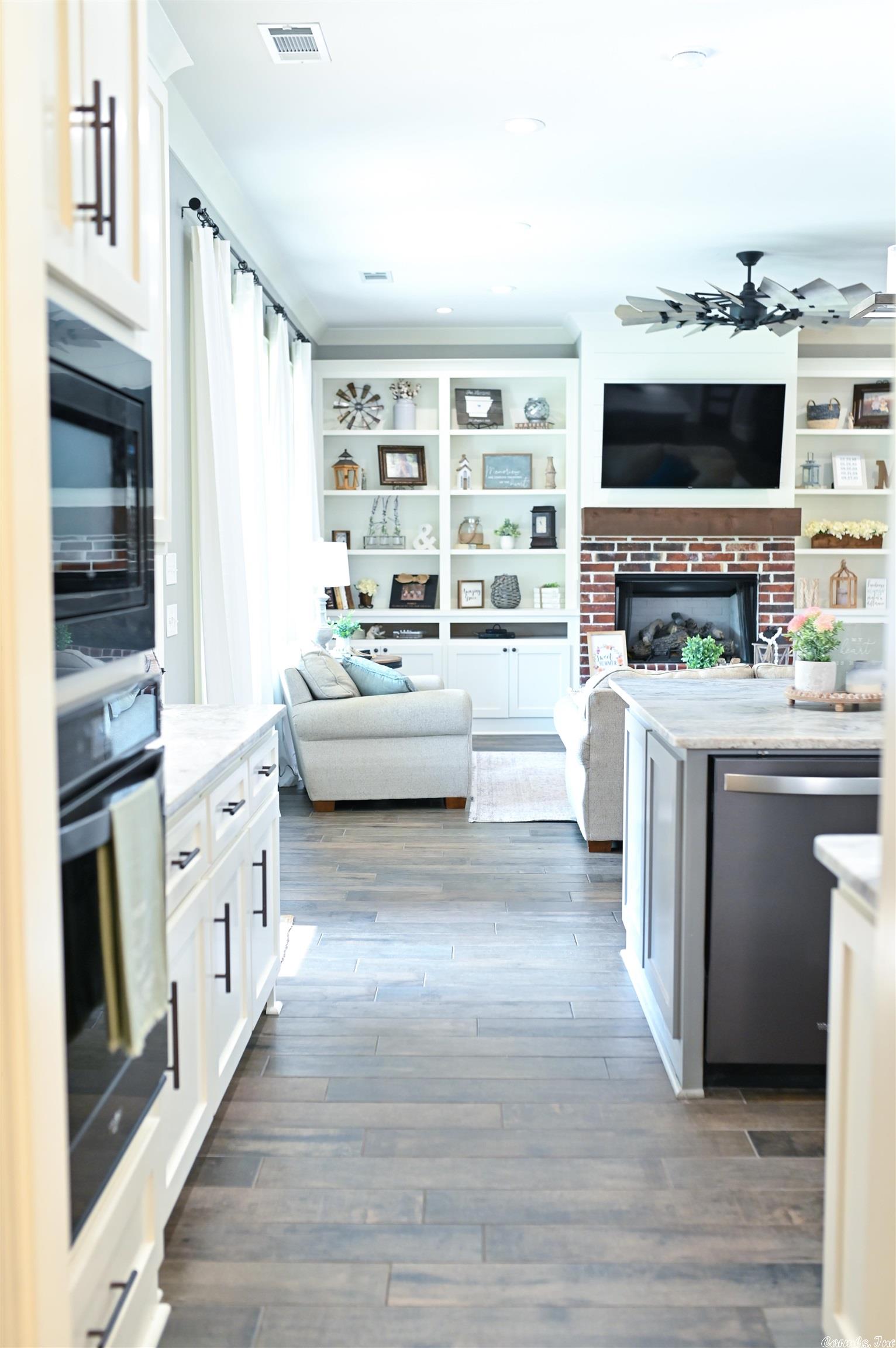 COOL VALLEY - Residential