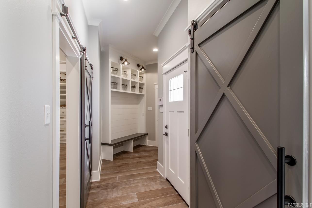 SOUTHERN OAKS FARM - Residential