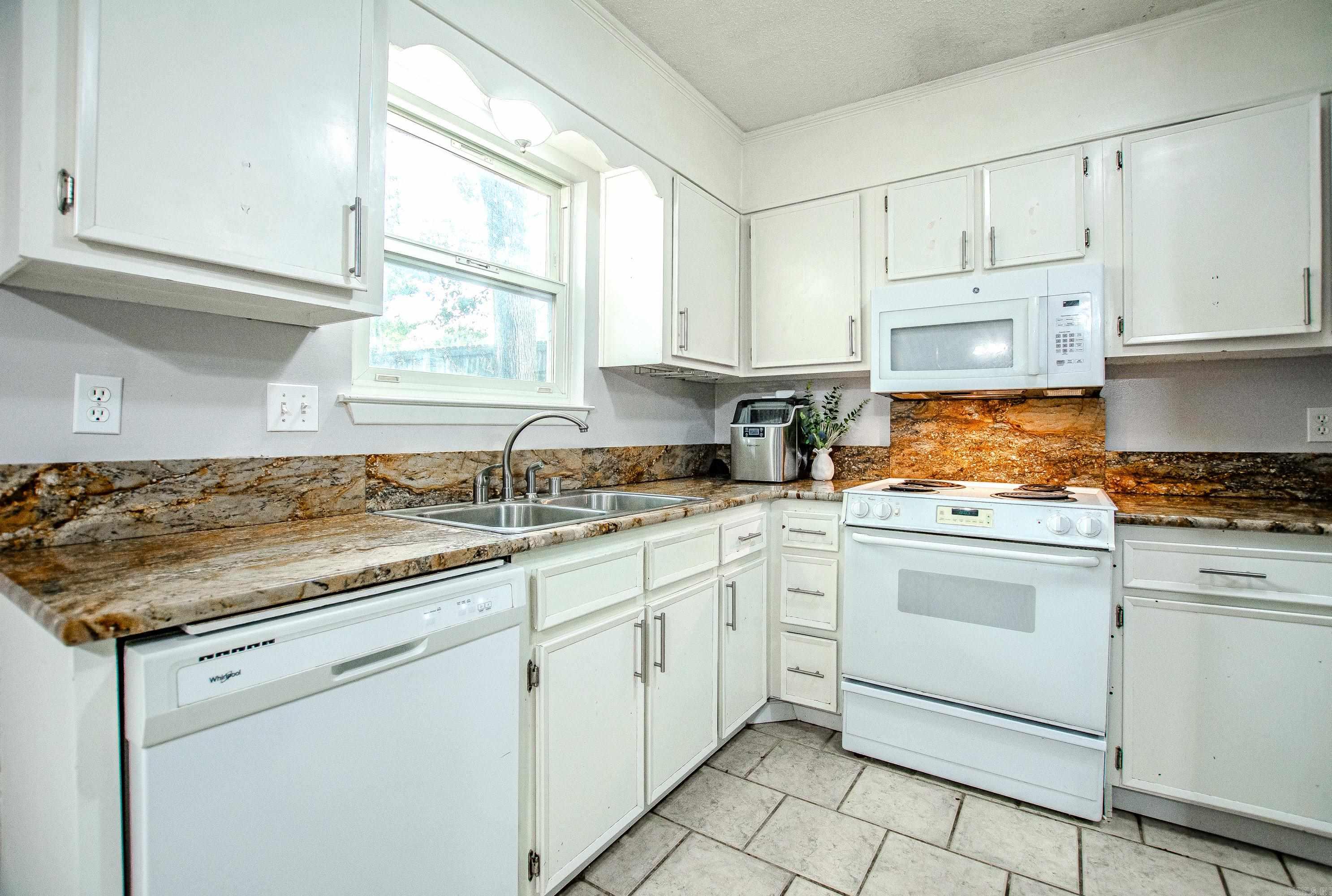 INDIAN HILLS - Residential