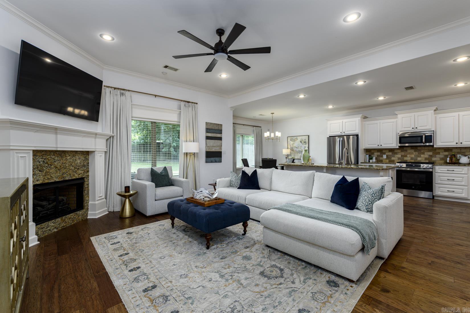 OAK GLENN - Residential