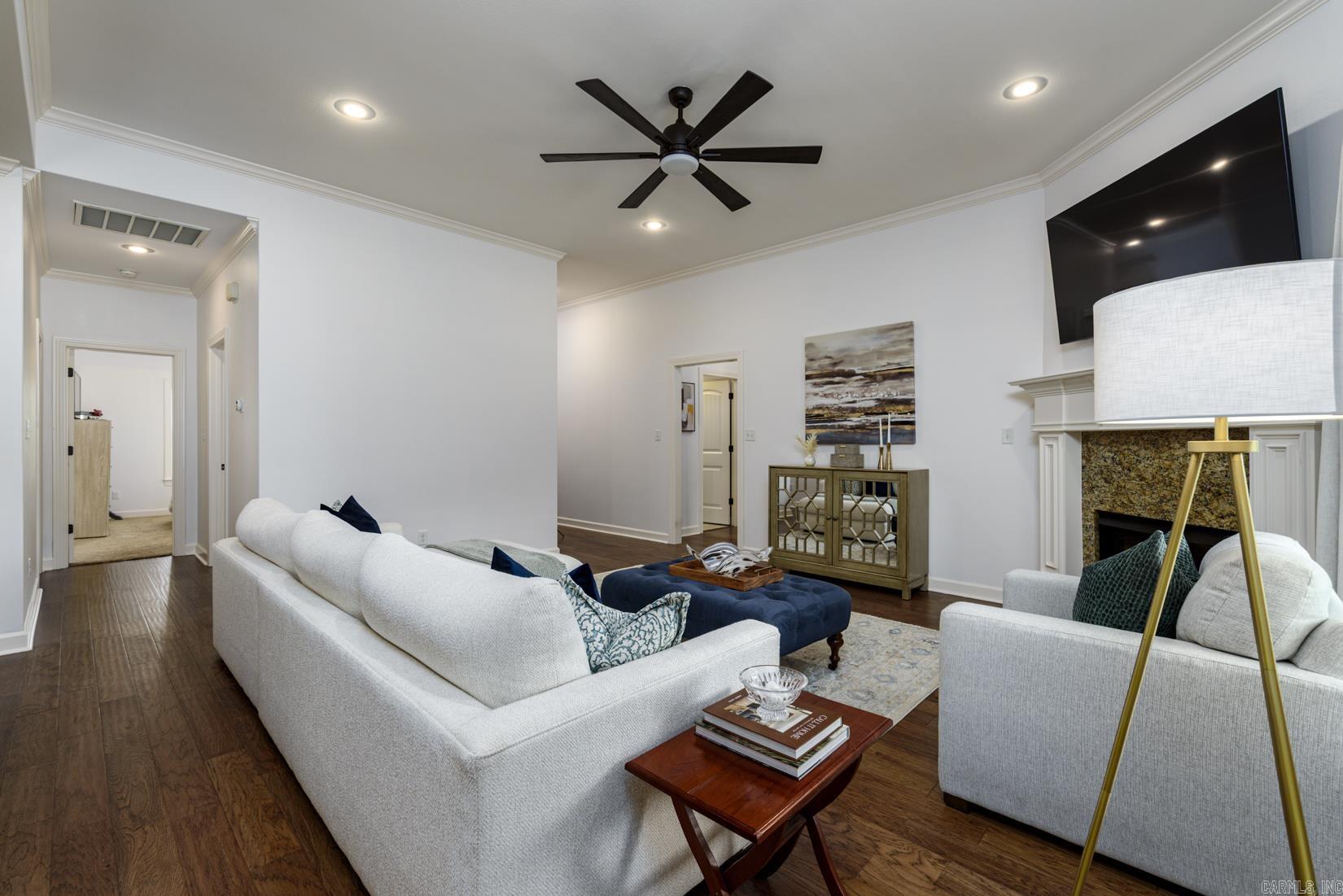 OAK GLENN - Residential