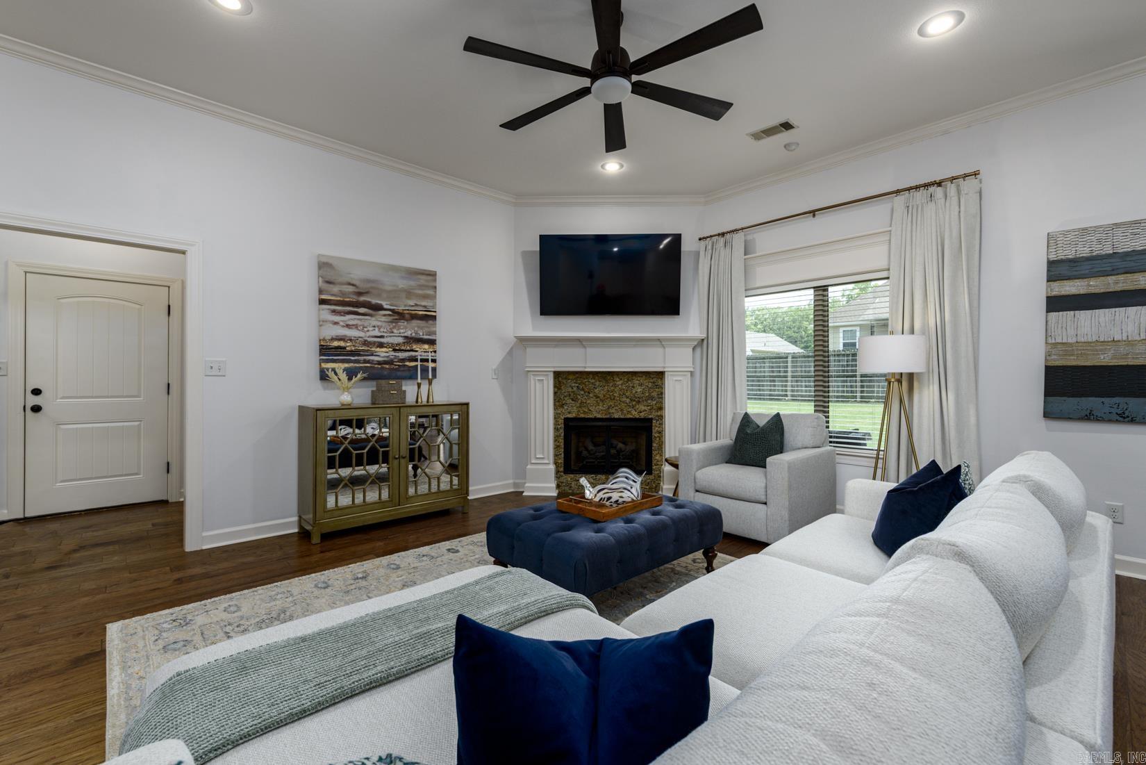 OAK GLENN - Residential