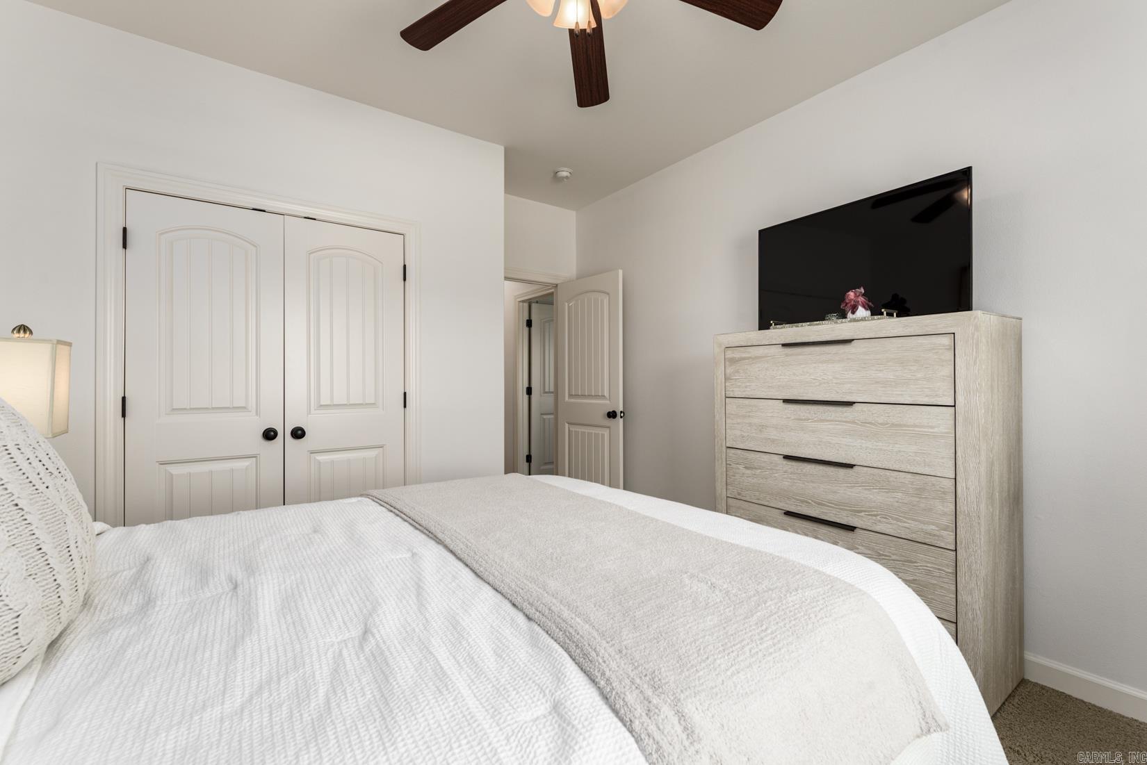 OAK GLENN - Residential