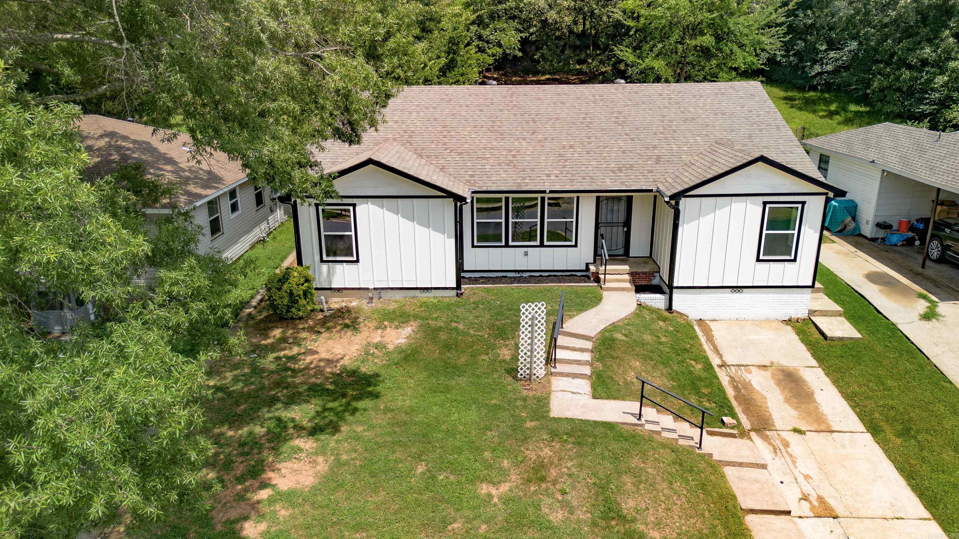 If you are in the market for 3 bed, 2 bath 1728 sq ft that has been Newly Renovated; this is the perfect property for you and your family. New Roof, New Windows, New HVAC, New Flooring, New Light Fixtures, 2 New Updated Bathrooms, Split Floor plan, Walk In Pantry, Stainless Steel Appliances, Large Laundry Room, Storage Shed, AND MUCH MORE! Schedule your appointment TODAY!!!