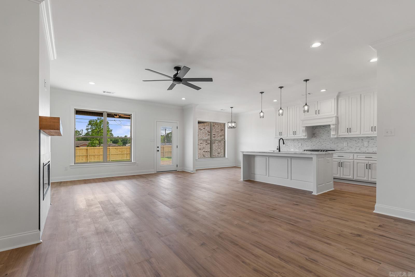 NORTH HILLS MANOR - Residential