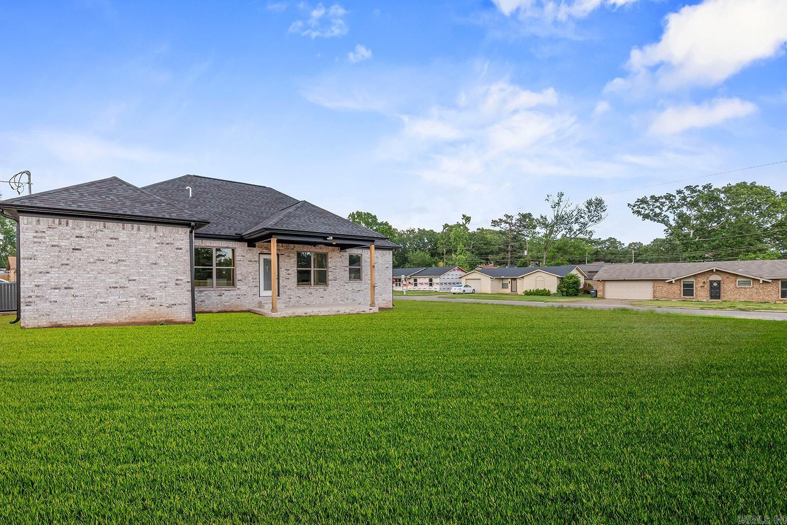 NORTH HILLS MANOR - Residential