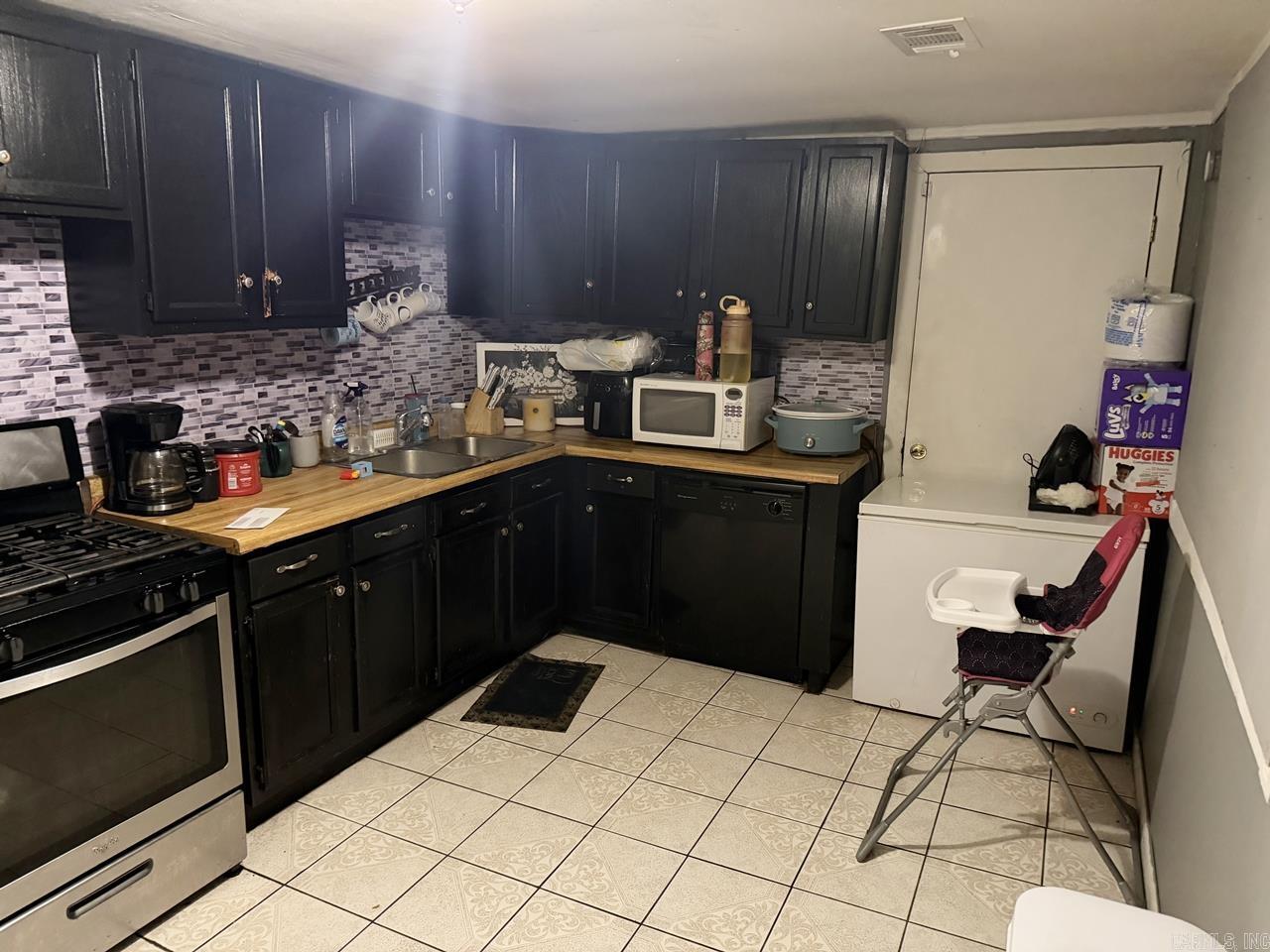REPLAT E1/2 LOT 5 COBB & LEE - Residential