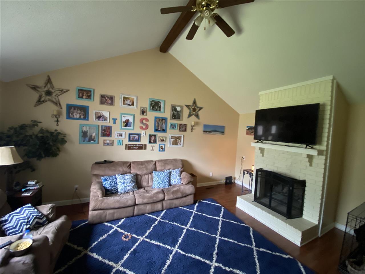 WOODLAND HILLS - Residential