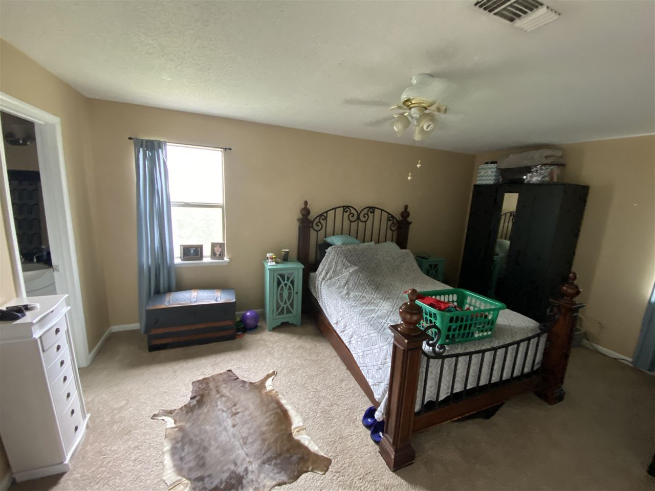 WOODLAND HILLS - Residential