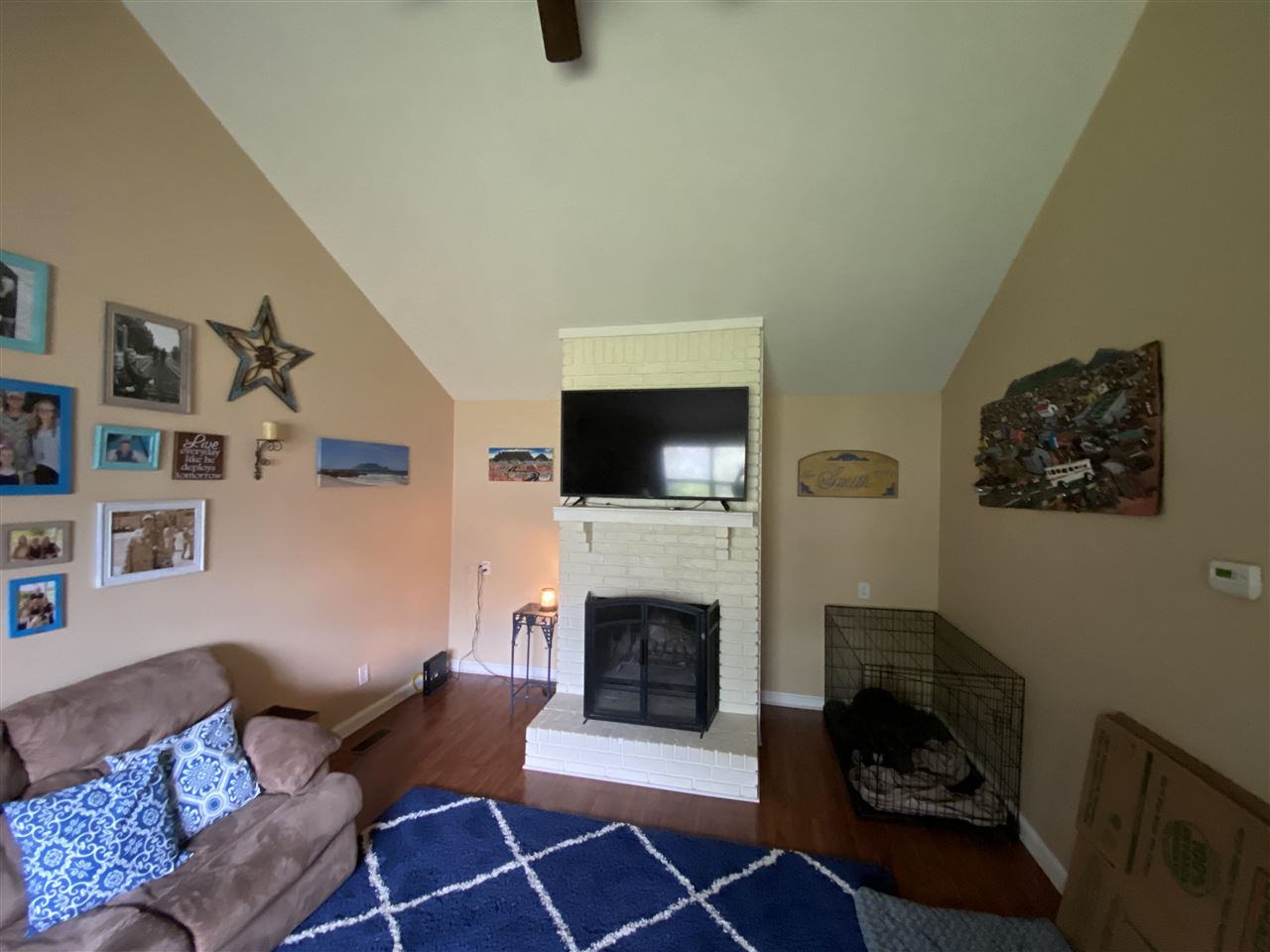 WOODLAND HILLS - Residential