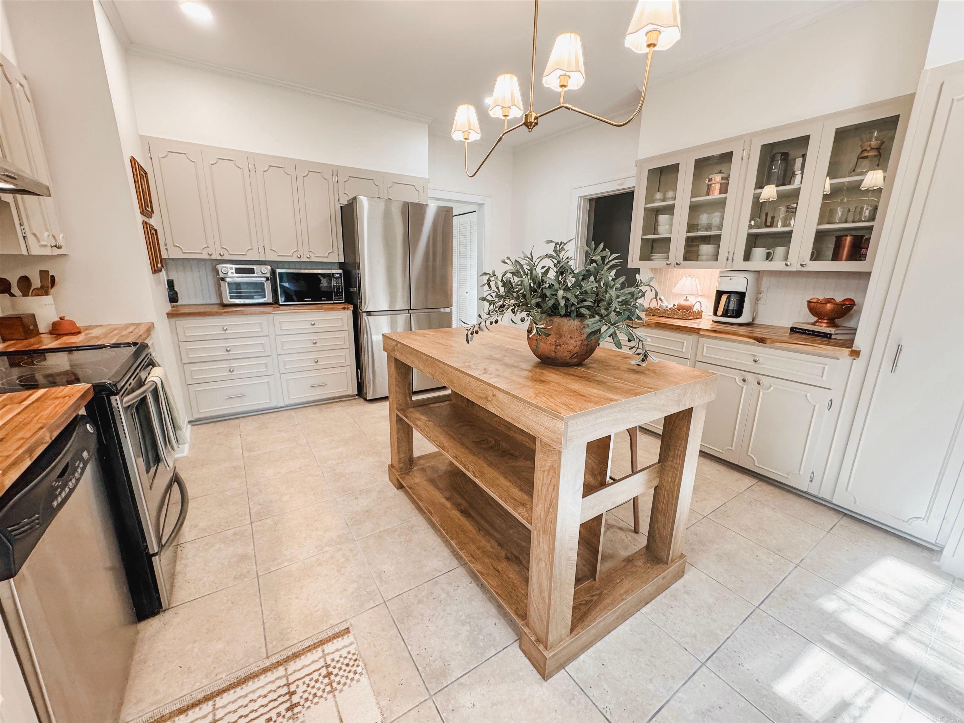THOMPSON HEIGHTS - Residential