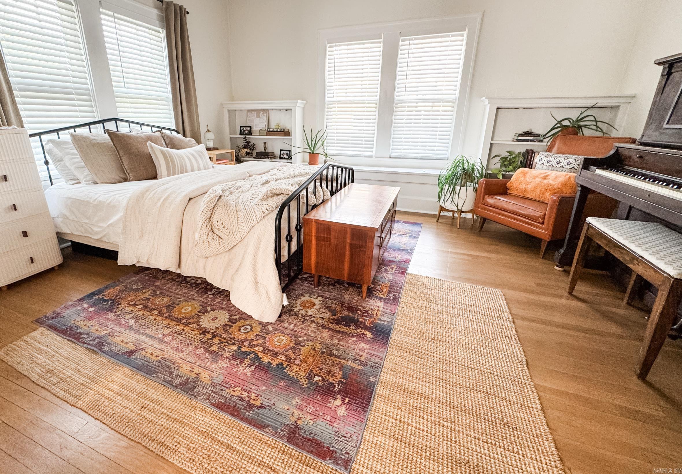 THOMPSON HEIGHTS - Residential