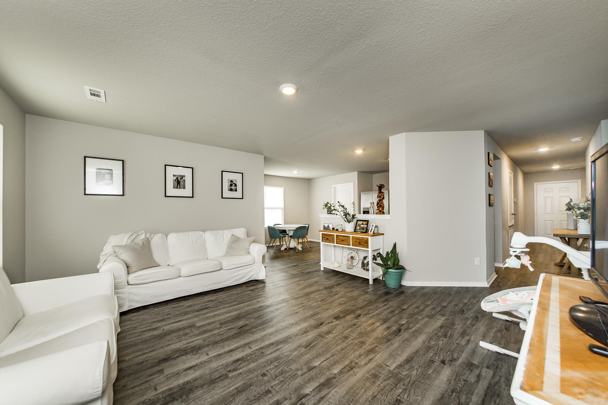 OAKLAND GROVE ESTATES - Residential Lease