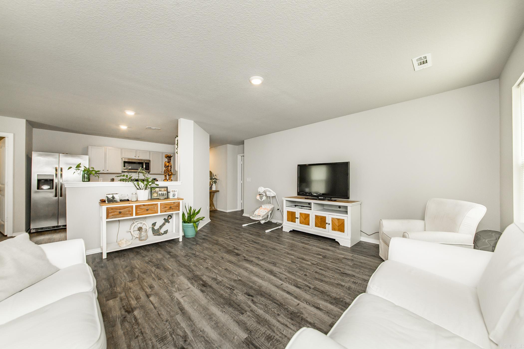 OAKLAND GROVE ESTATES - Residential Lease