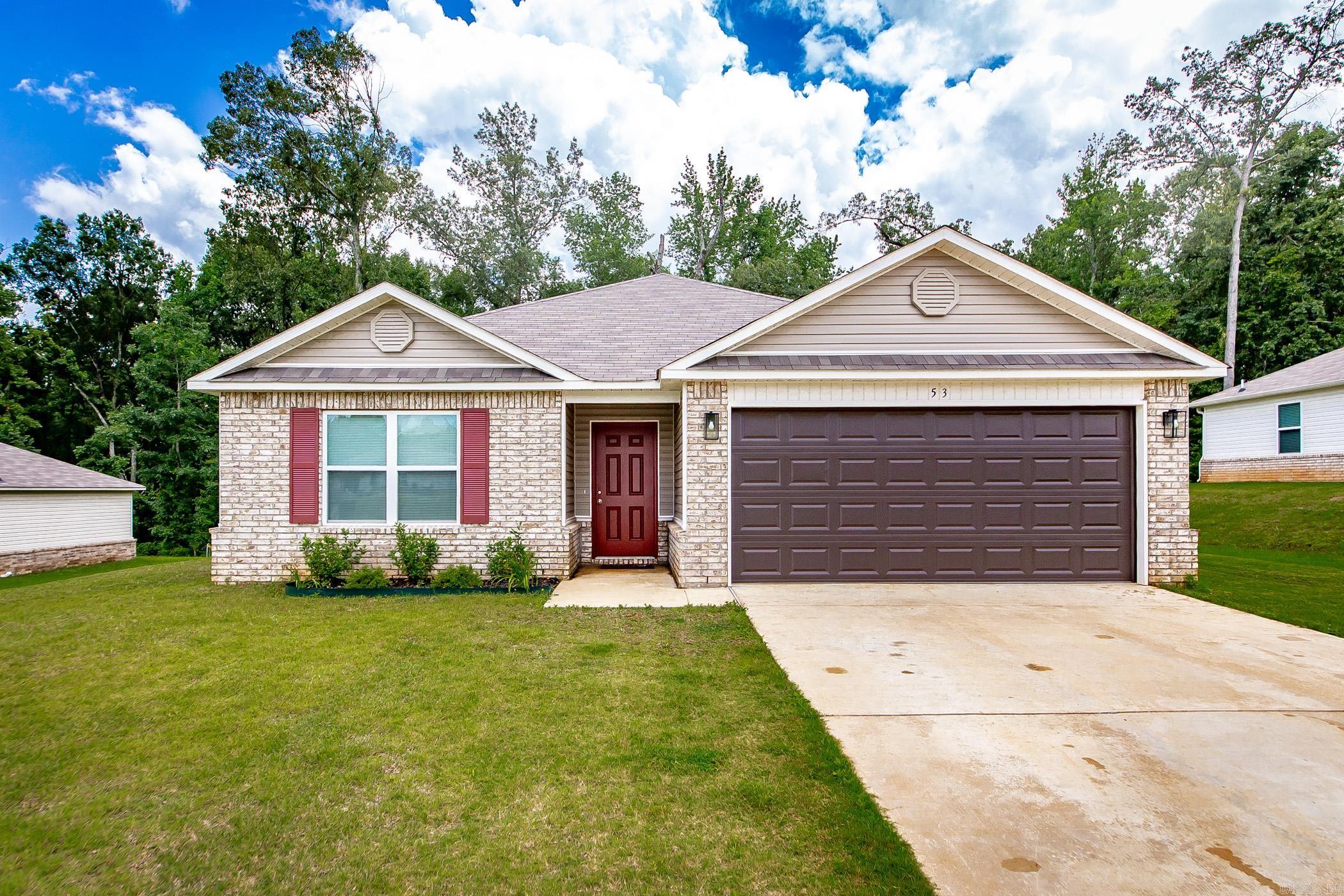OAKLAND GROVE ESTATES - Residential Lease