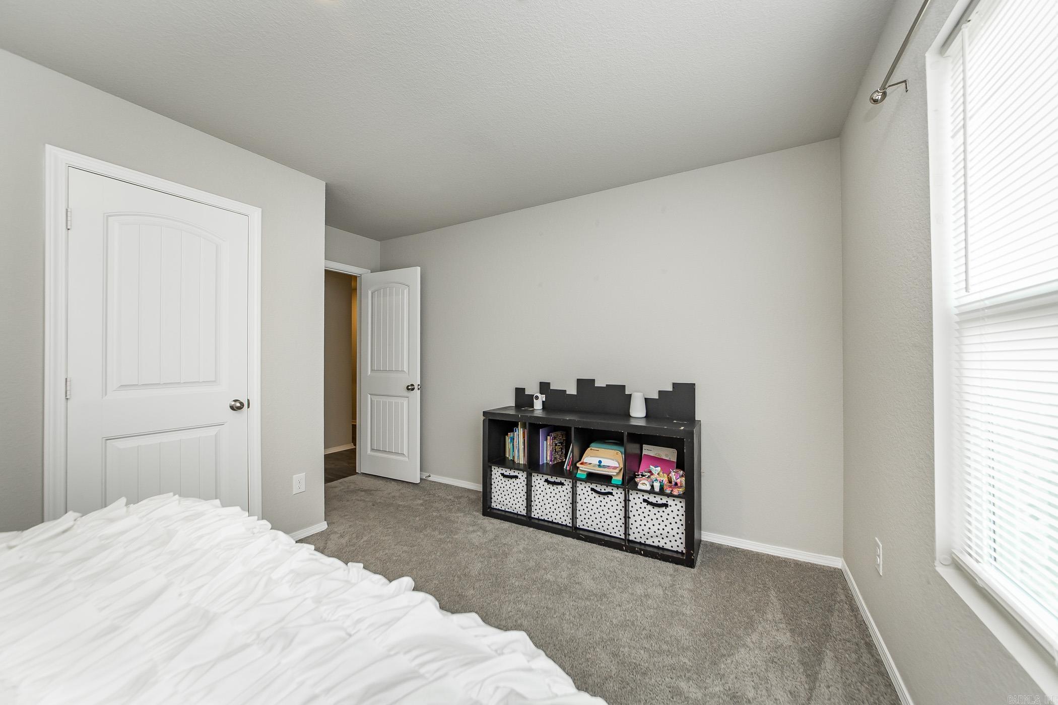 OAKLAND GROVE ESTATES - Residential Lease