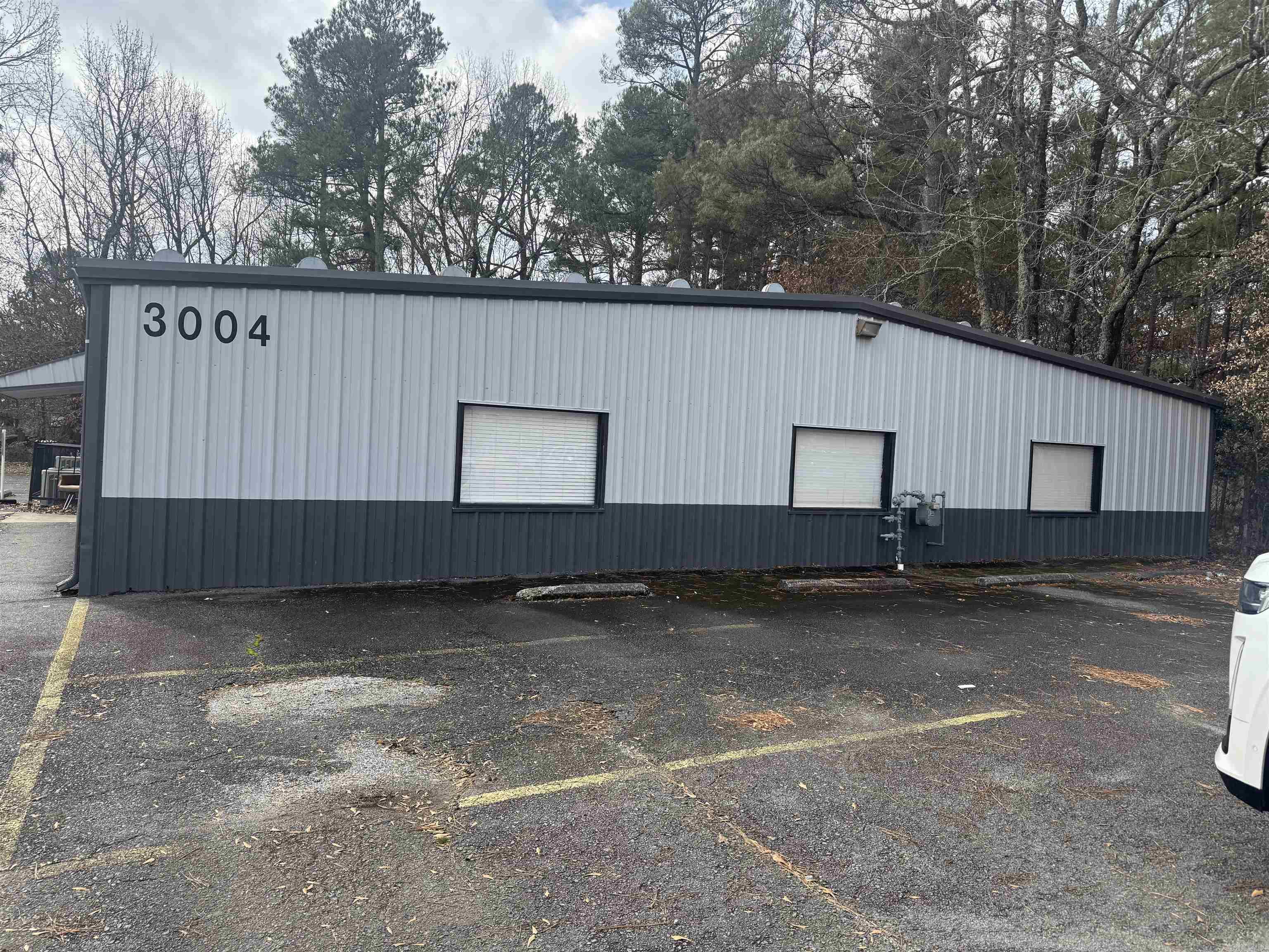 Spacious office building that offers plenty of parking and 6,000 square feet of floor area. Located on West 34th next to the previous Flip Flop Gym. This building is in good condition and lends itself to so many possibilities. Would be perfect for retail, office space, gym complete with showers, possible physical therapy clinic. So many options! Call today for your own personal tour of the facilities. Please note this is an "as is" sale with no disclosures available.