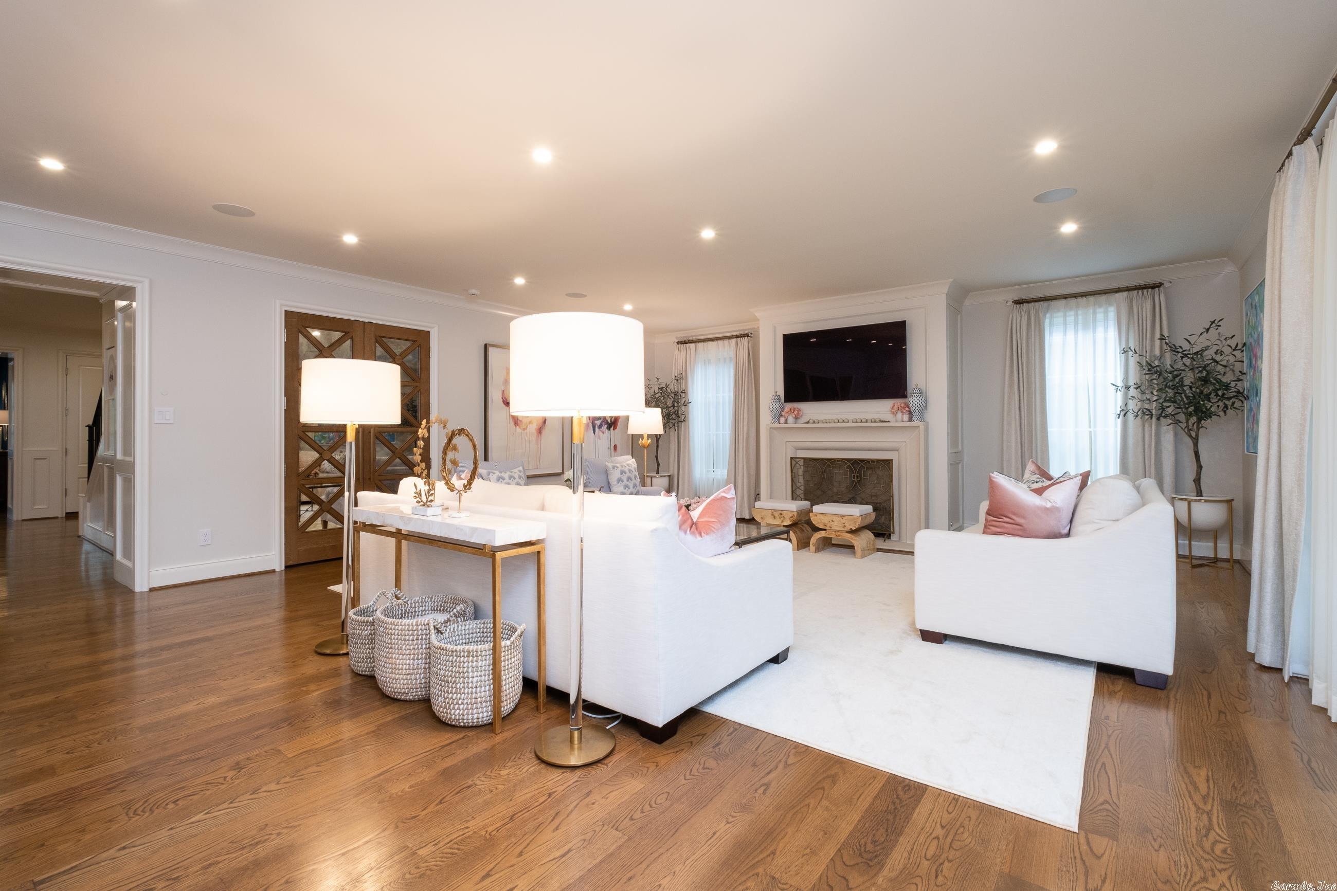 NEWTONS - Residential
