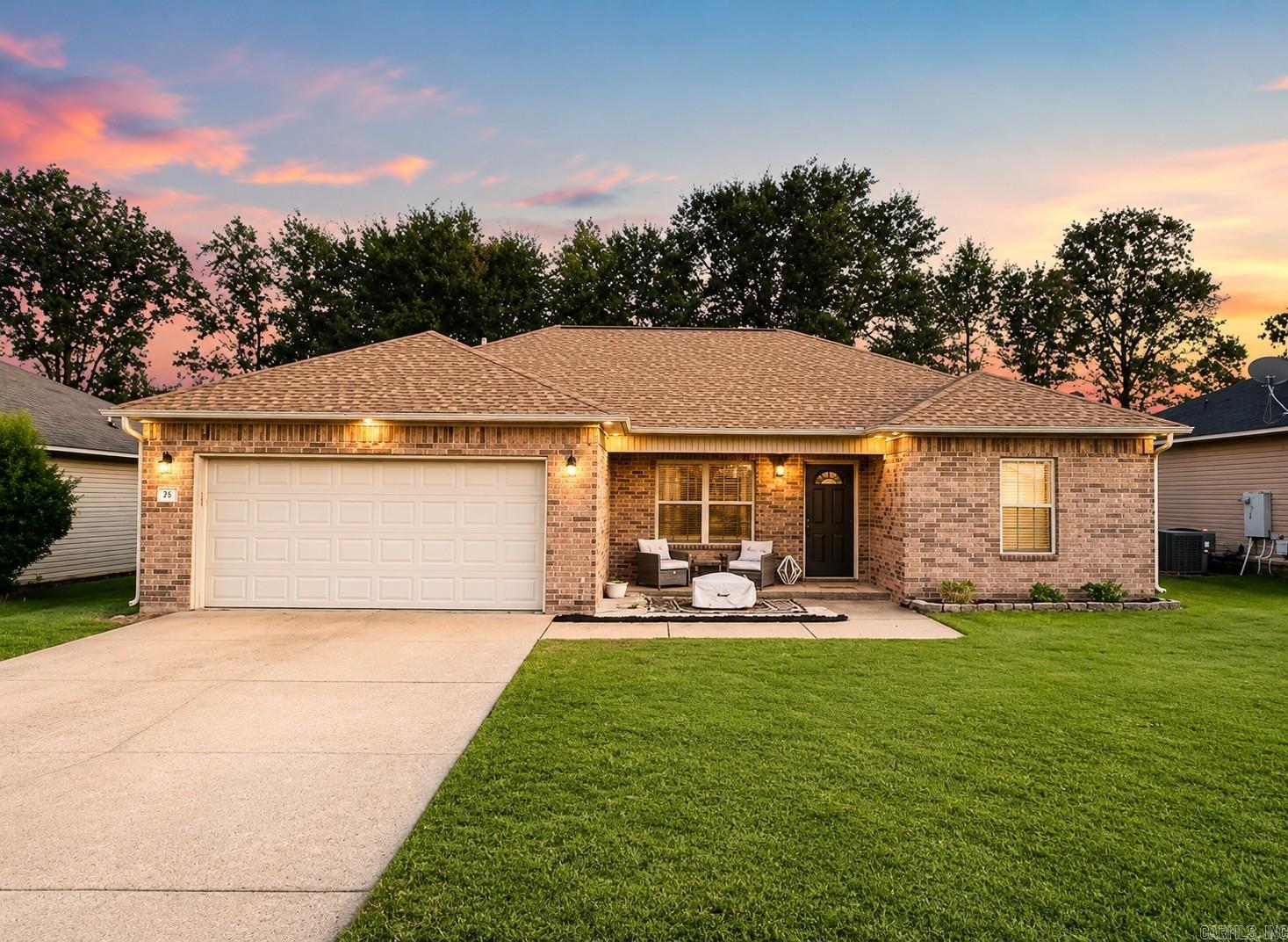 Welcome to 35 Green Apple Dr.!!! This adorable 3 bedroom, 2 bathroom home is full of charm and ready for its new owners! This cozy property offers a comfortable layout and a fenced-in backyard that’s perfect for pets, kids, or simply enjoying some time outdoors. Don’t miss your chance to see this great home—schedule your showing today!