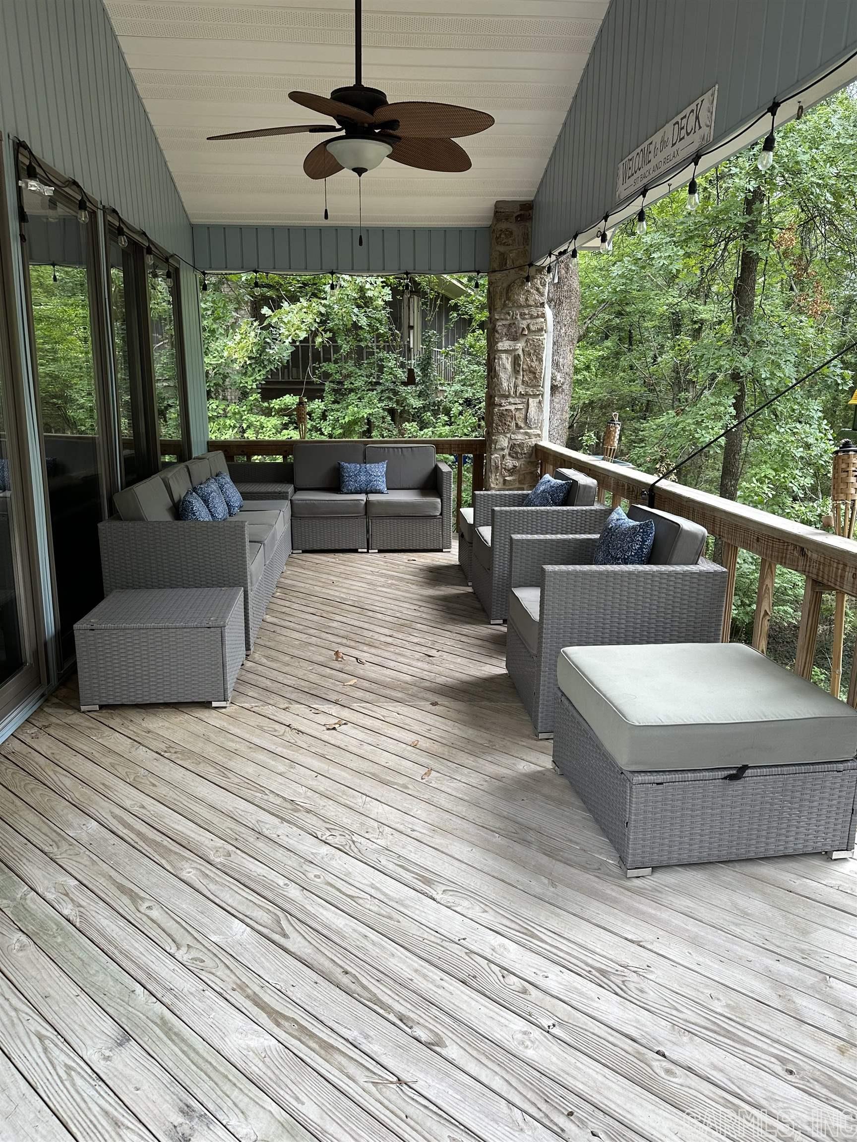 BAYWOOD - LAKE - Residential