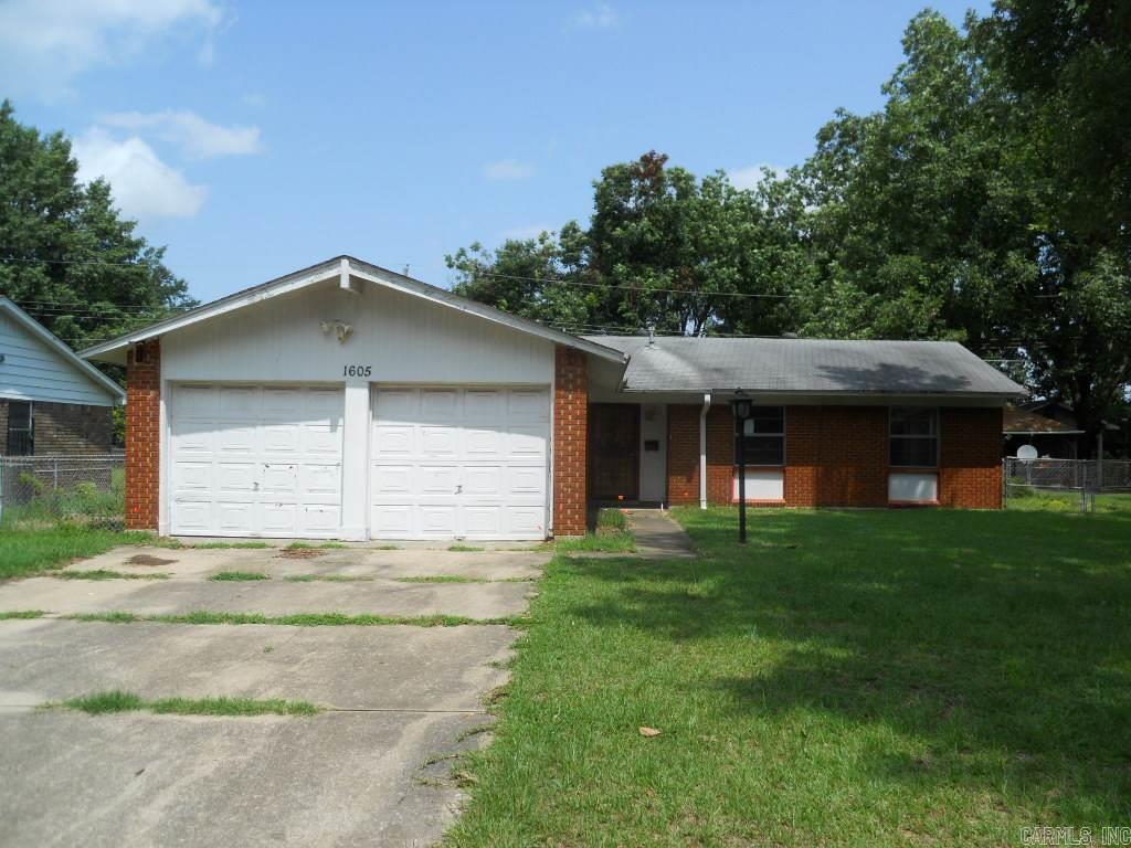 Not much left to do in this 3 bedroom 2 bath home that is conveniently located close to driving routes, Schools, shopping and dining. HUD Owned Property: Case 031-257919. HUD Homes are sold As-Is with no representations, warranties or disclosures. Ask your agent for details and submit offers on www.HUDHomeStore.com. Managed by www.chronossolutions.com. See agents remarks for additional information and check HUDHomeStore.com for property availability.  IE (Insurable w/Escrow for FHA Financing)