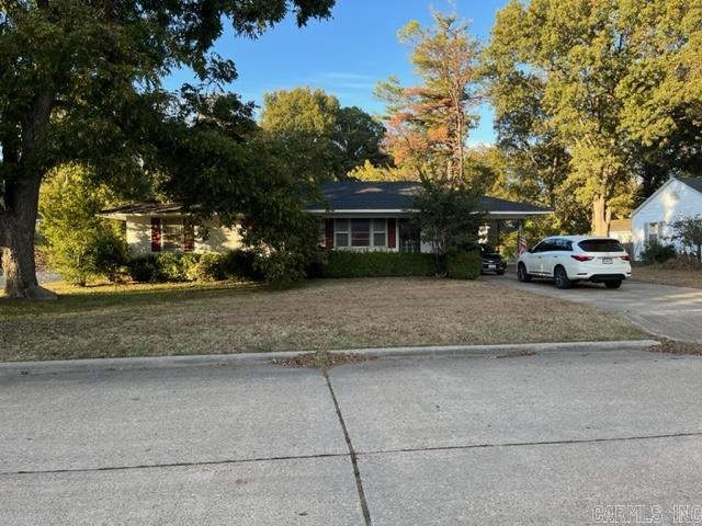 This charming 3 bedroom and 1.5 bathrooms sits on a corner lot near shopping, dining, and recreation activities. The roof was replaced last year, and the water heater is also new.  Seller wants to leave the refrigerator, window blinds/curtains, and four bar stools at no value.  This property is very easy to show.  Great starter home, investment property, or just wanting to down size.