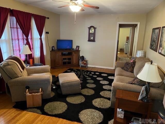 COUNTRY CLUB - Residential