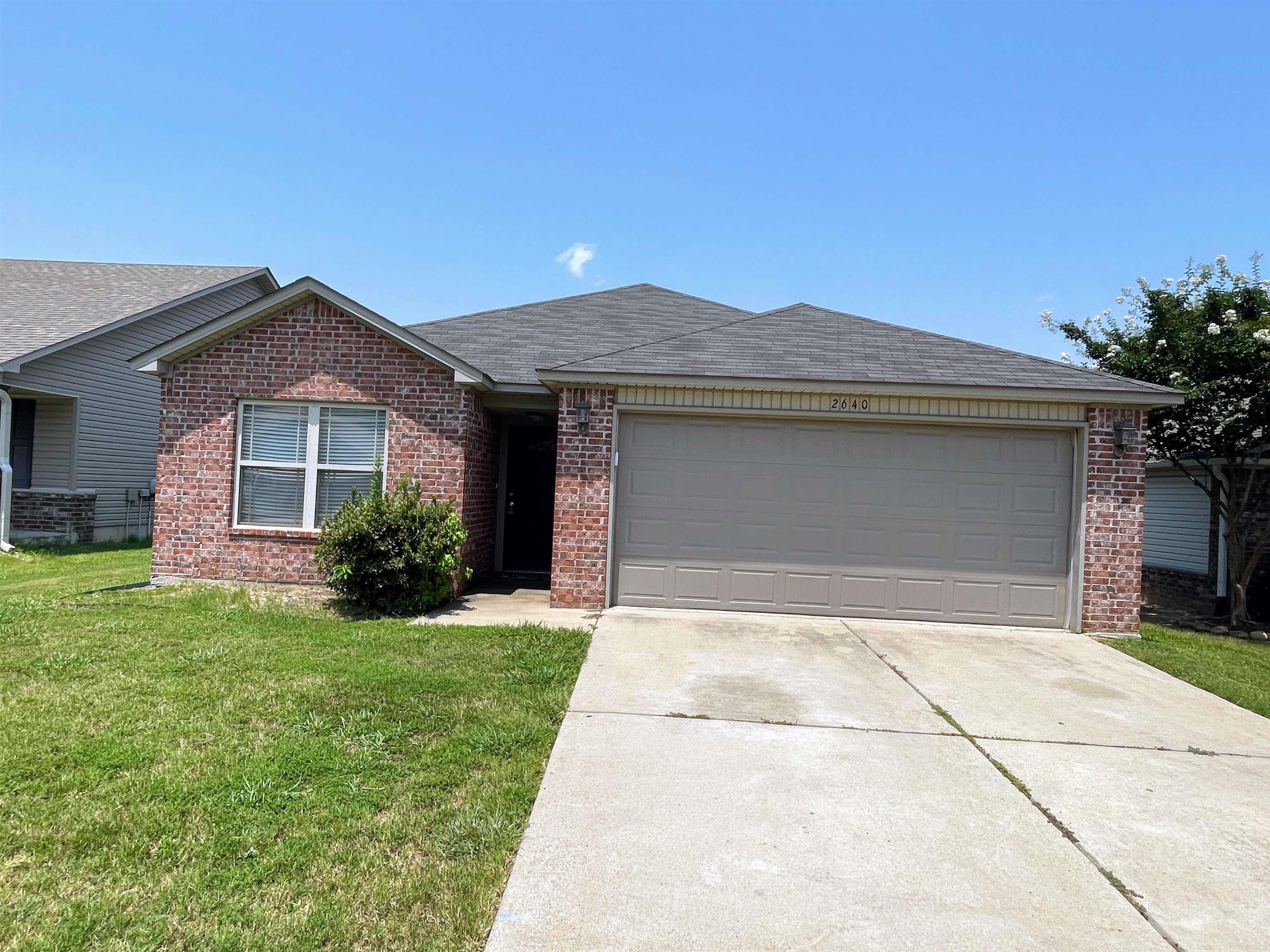Nestled in the desirable Chapel Creek subdivision, this 1,176 sq ft split-level home offers a comfortable layout with 3 bedrooms and 2 full bathrooms. The practical design includes a private primary ensuite including a walk-in closet The kitchen features modern appliances and ample cabinet space. Other highlights include a separate laundry room and in proximity to amenities. Experience the charm of Chapel Creek living in this inviting home!
