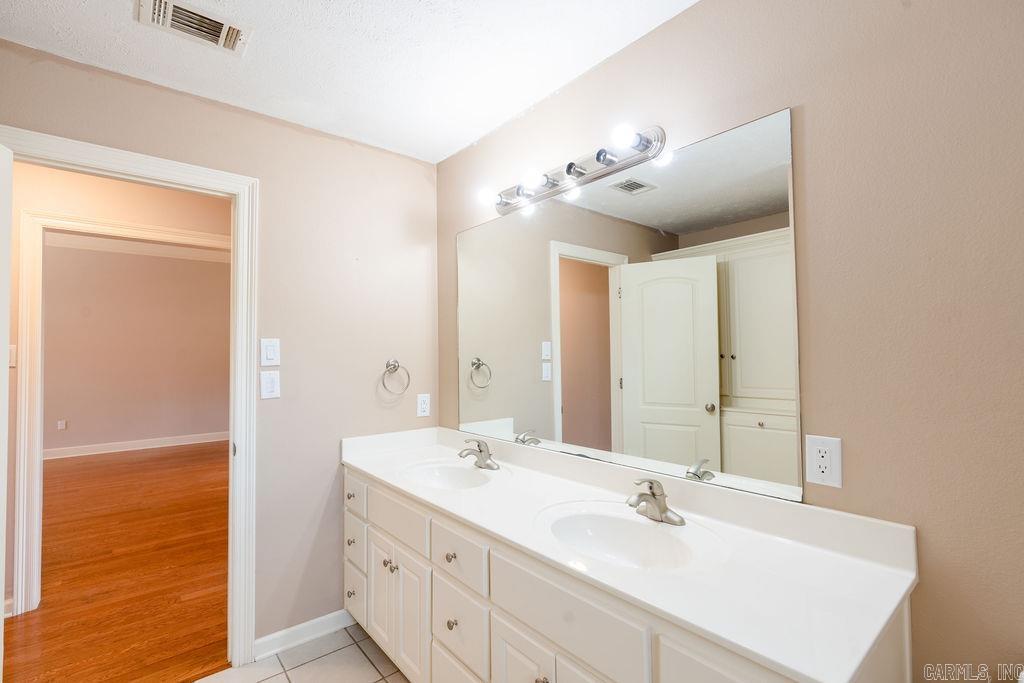 BELLE MEADE - Residential