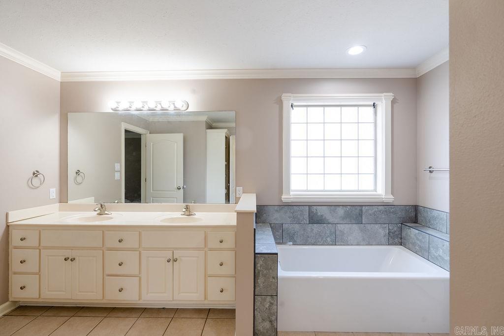 BELLE MEADE - Residential