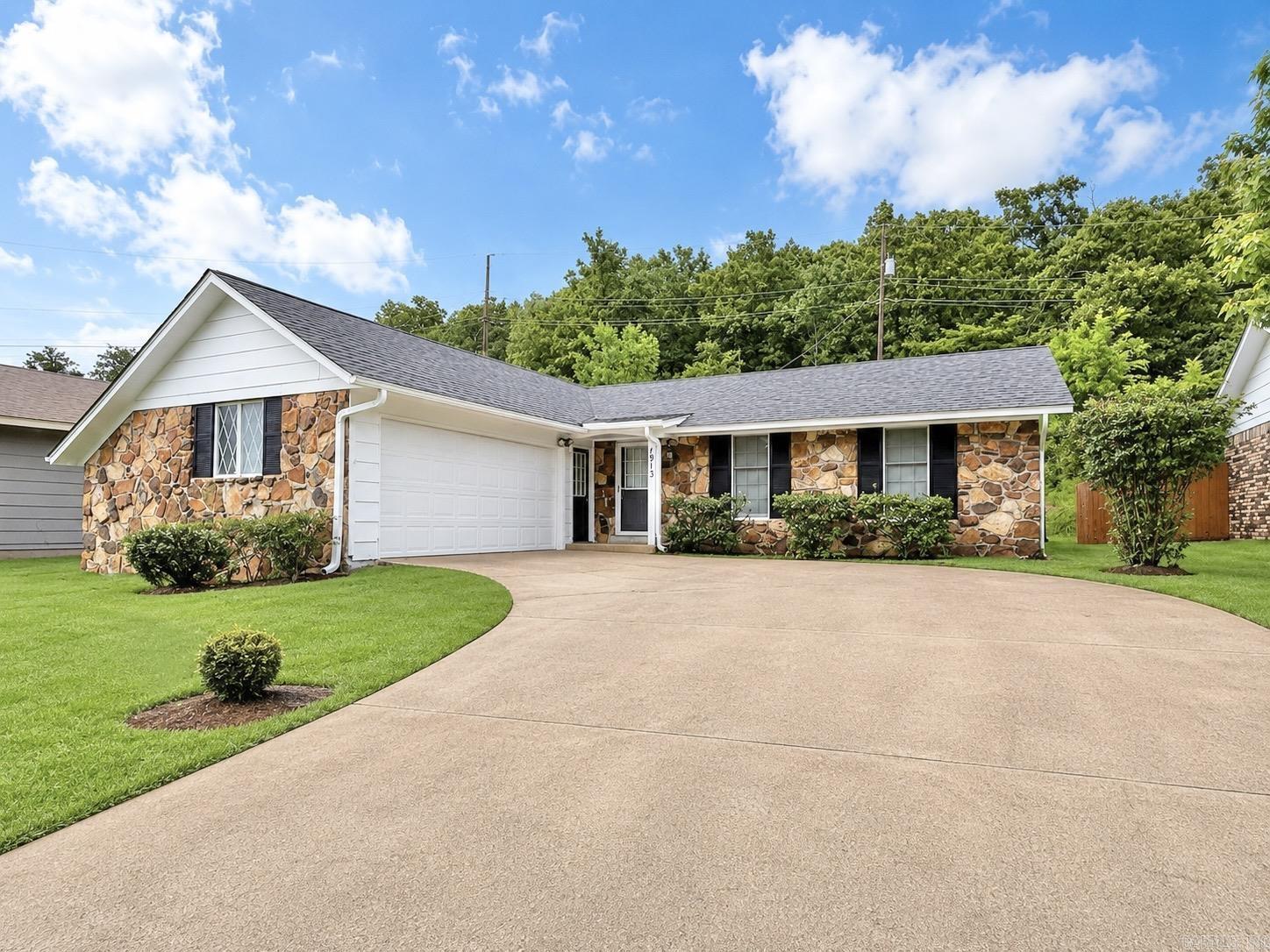 ARROW HEAD MANOR - Residential