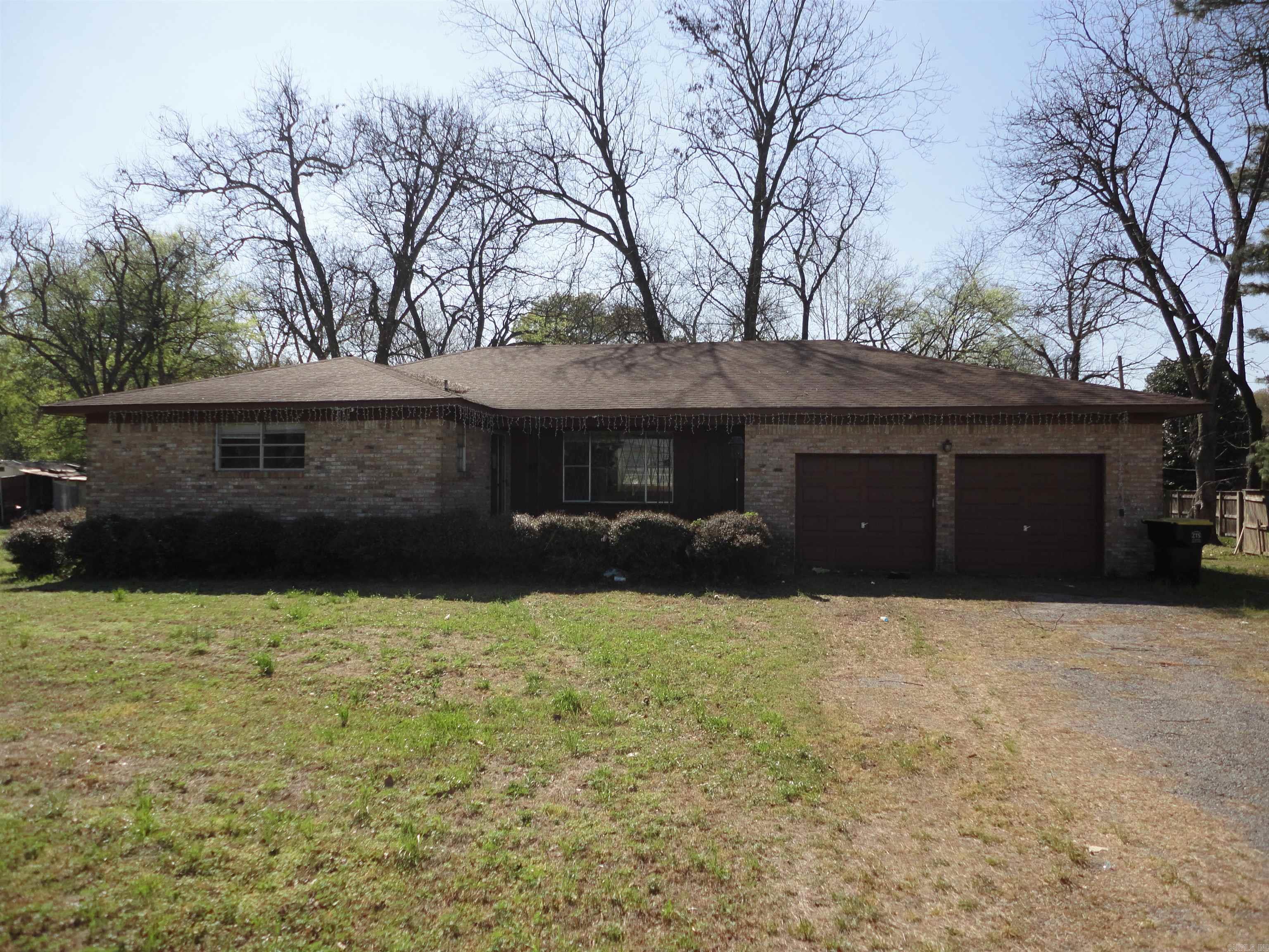 Don't miss out on this great 3BR/2BA home with nice sized living area, nice wood cabinets in kitchen, dining room with built-ins, laundry connections, fenced back yard with patio. All offers must be submitted by the Buyer's agent via the sellers res net Agent Portal. Agents please READ in the confidential agent remarks section for additional information on offer submission and other important information.